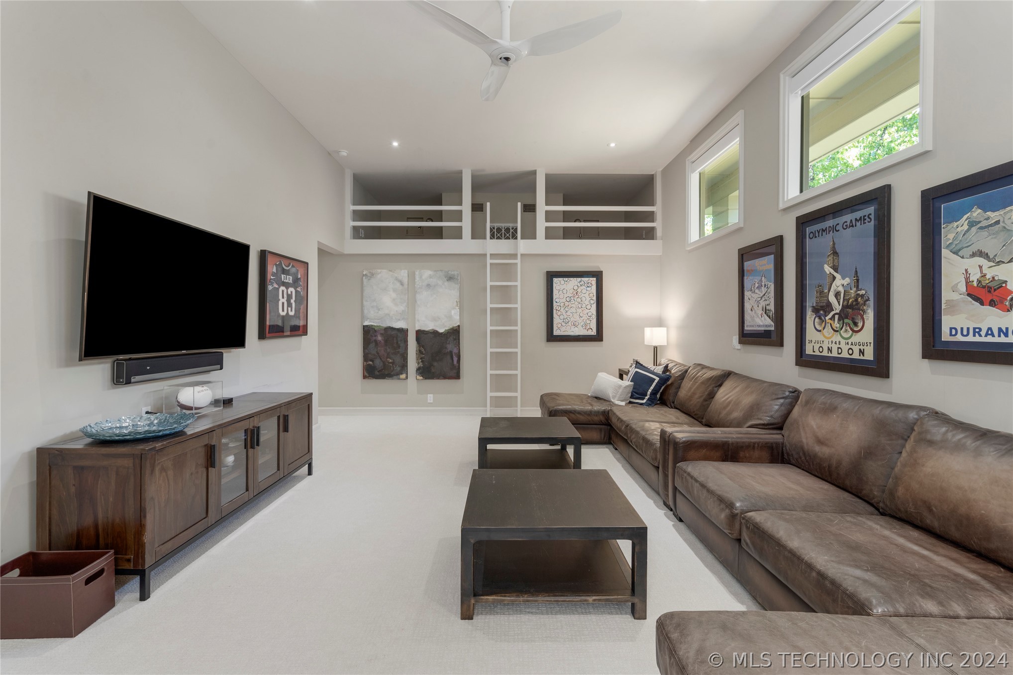 9710 S Urbana Avenue