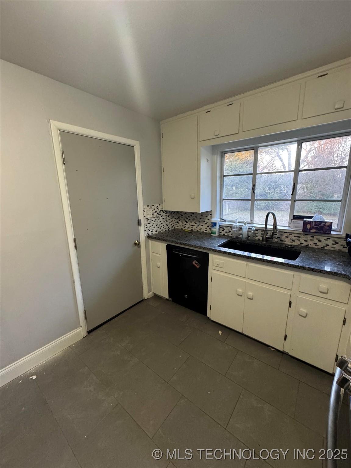 3823 S Jamestown Avenue