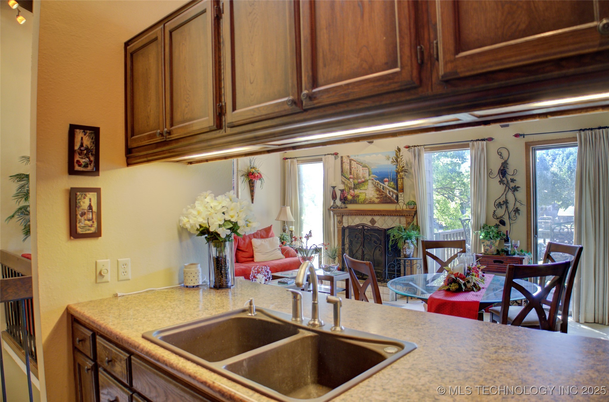 2841 E 90th Street 21