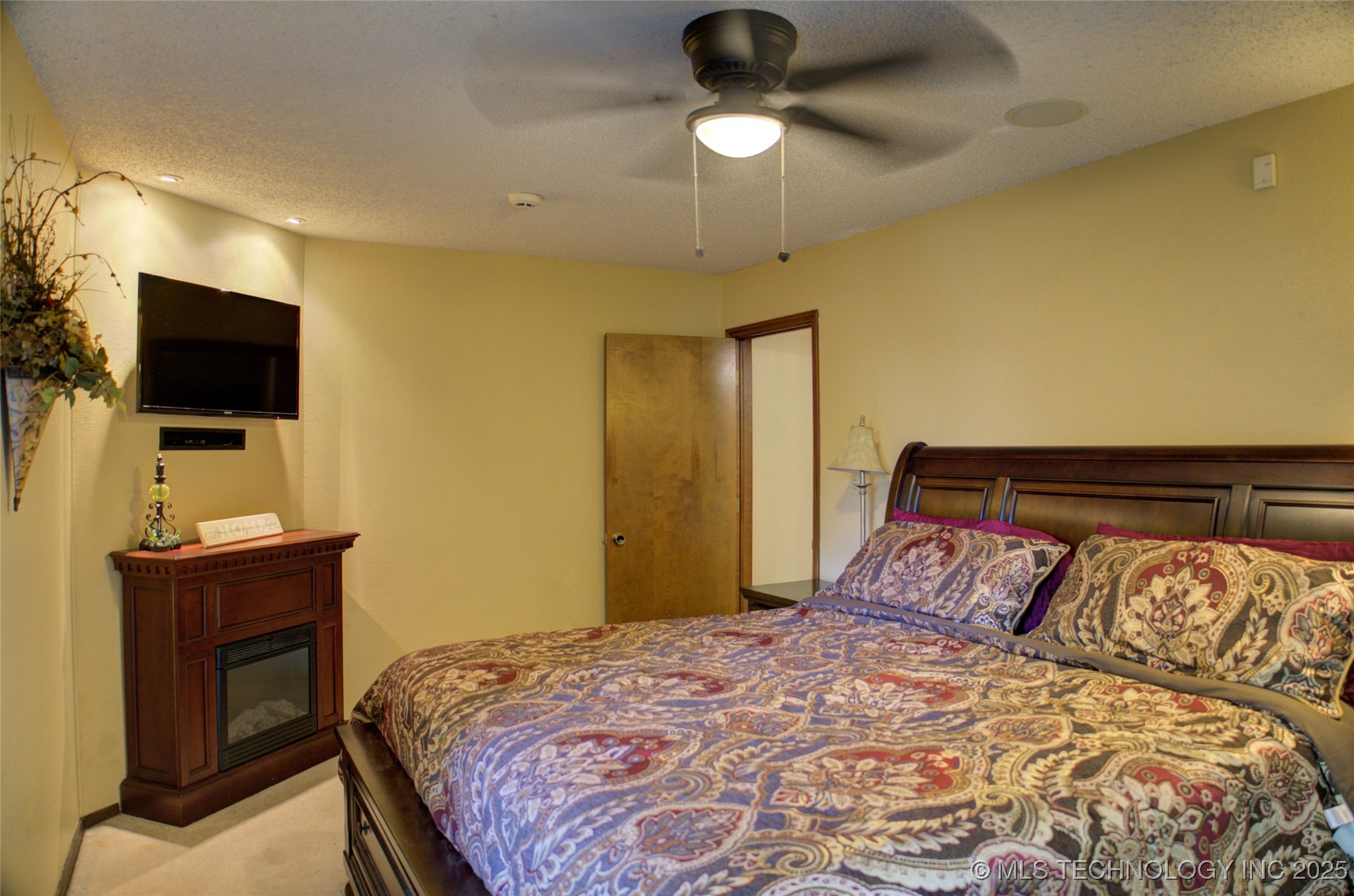 2841 E 90th Street 21