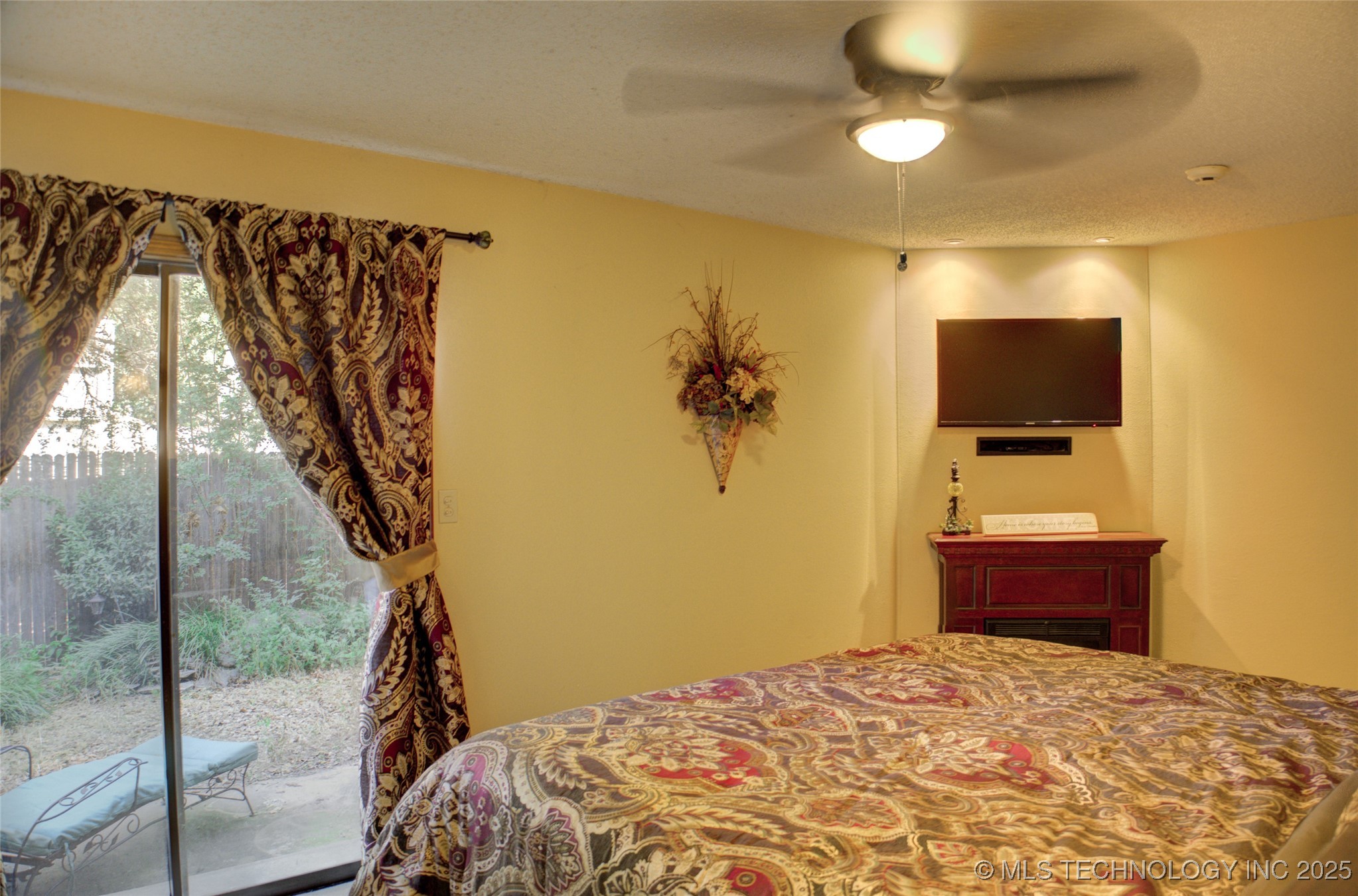 2841 E 90th Street 21