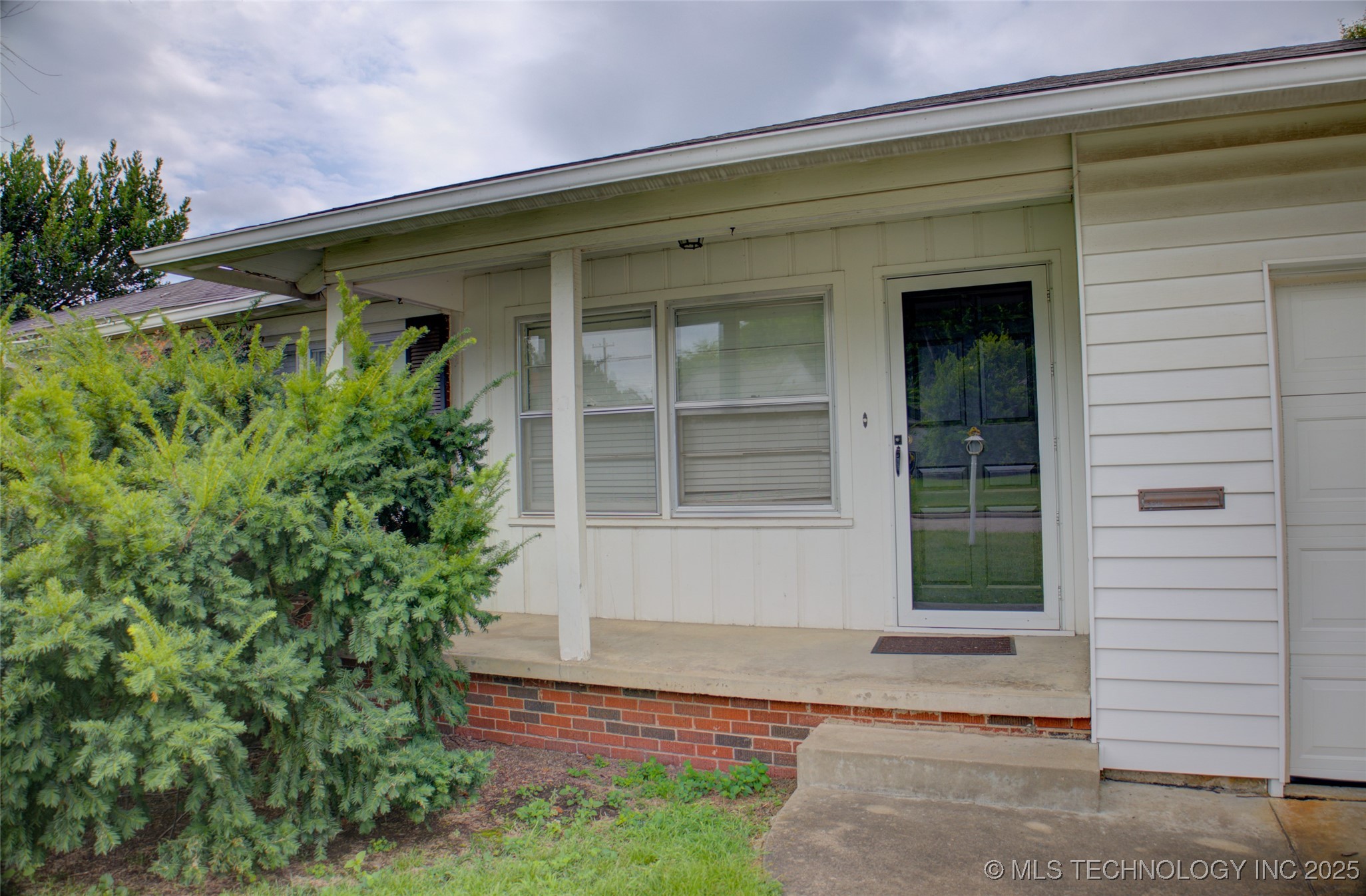 2242 S Florence Place