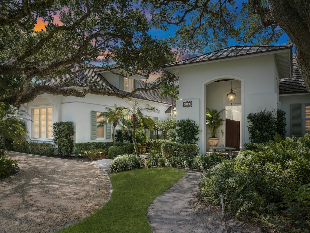 912 Seagrape Lane