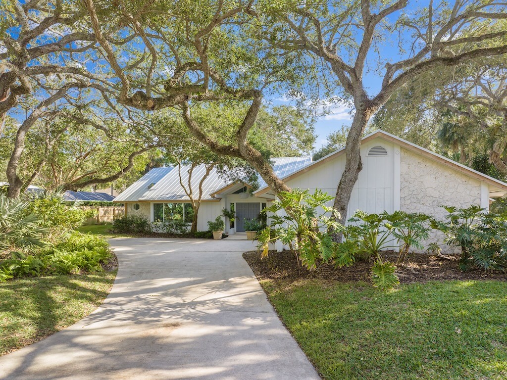 1034 Palmar De Ays Drive