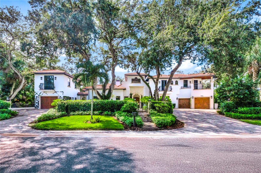 906 Seagrape Lane