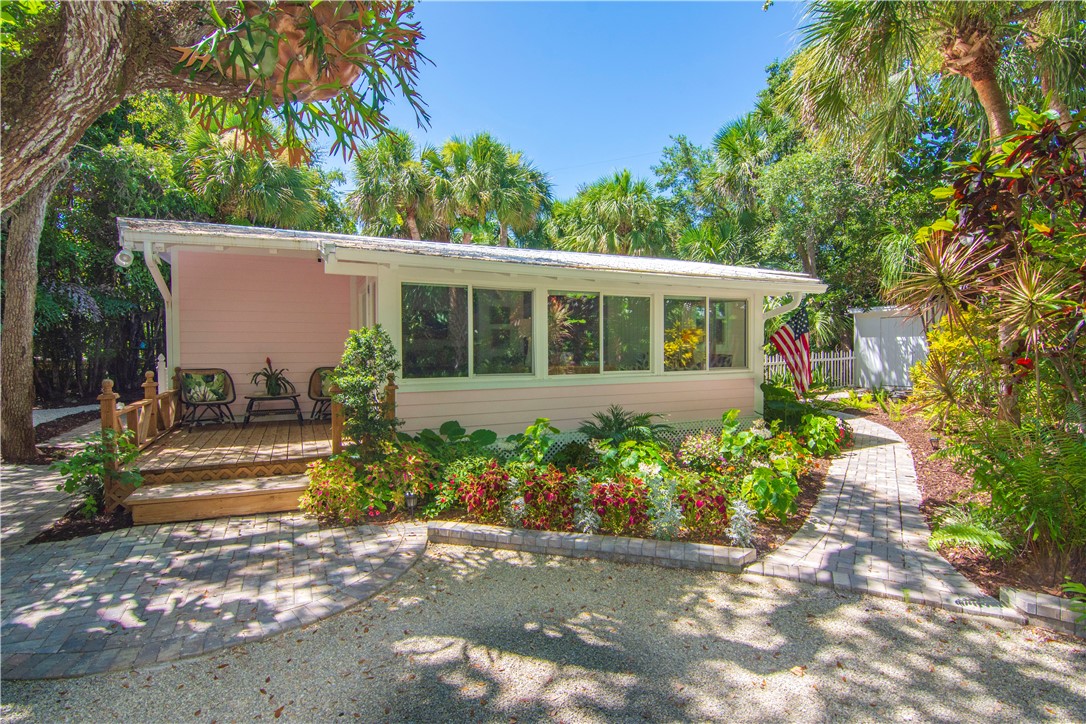 1930 W Shell Lane