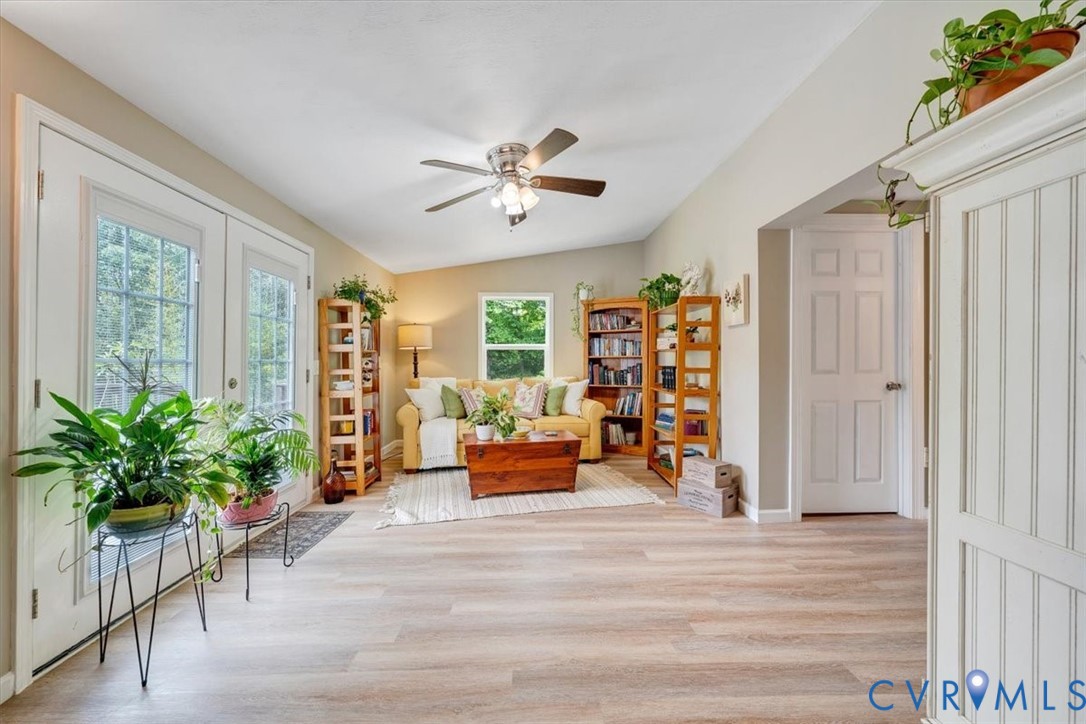 174 Log Cabin Cir