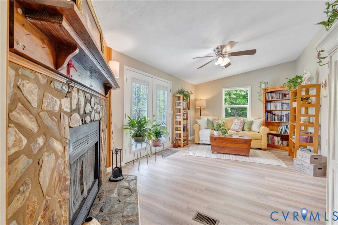 174 Log Cabin Cir