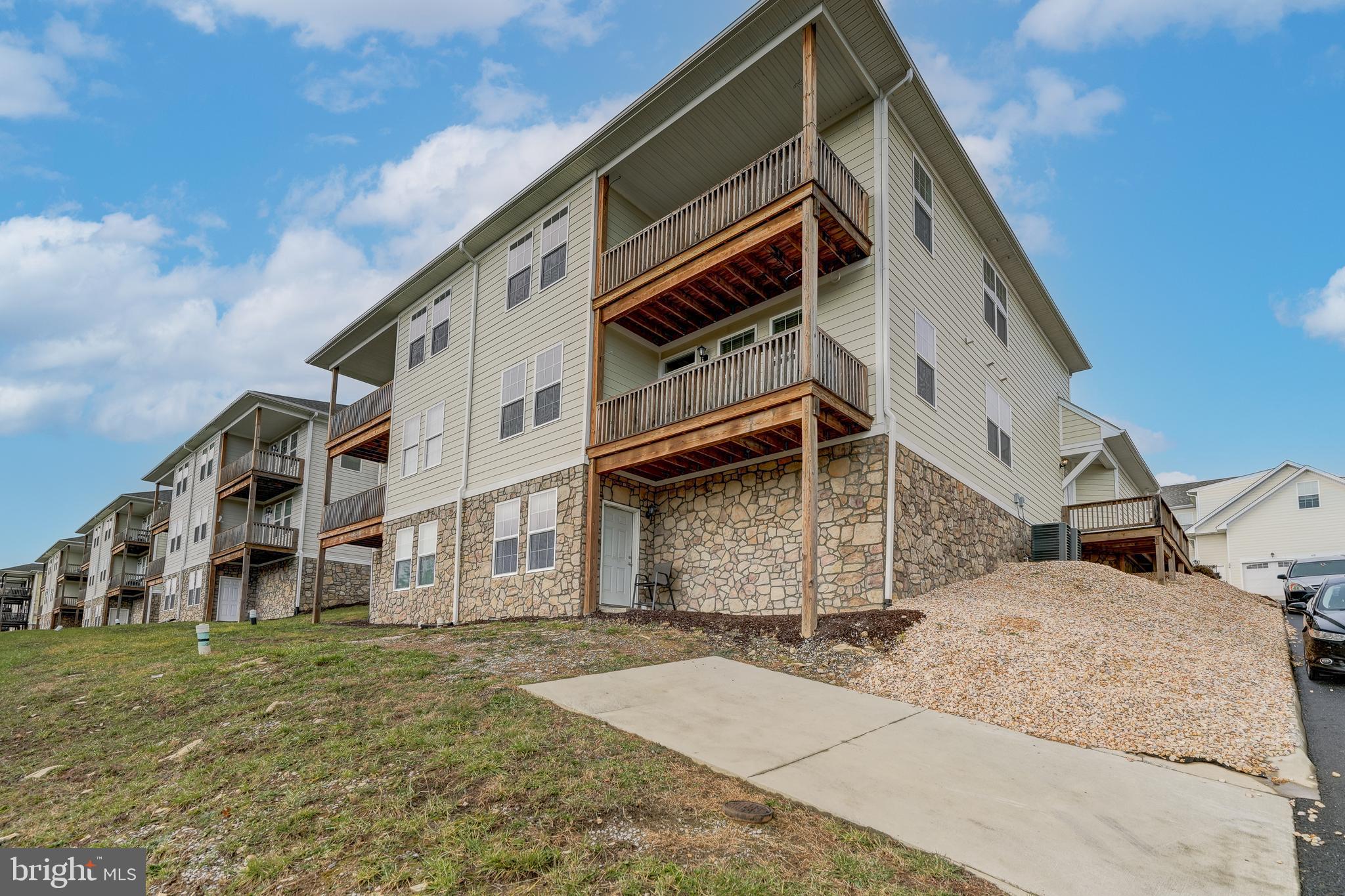 69 Windgate Cir #103