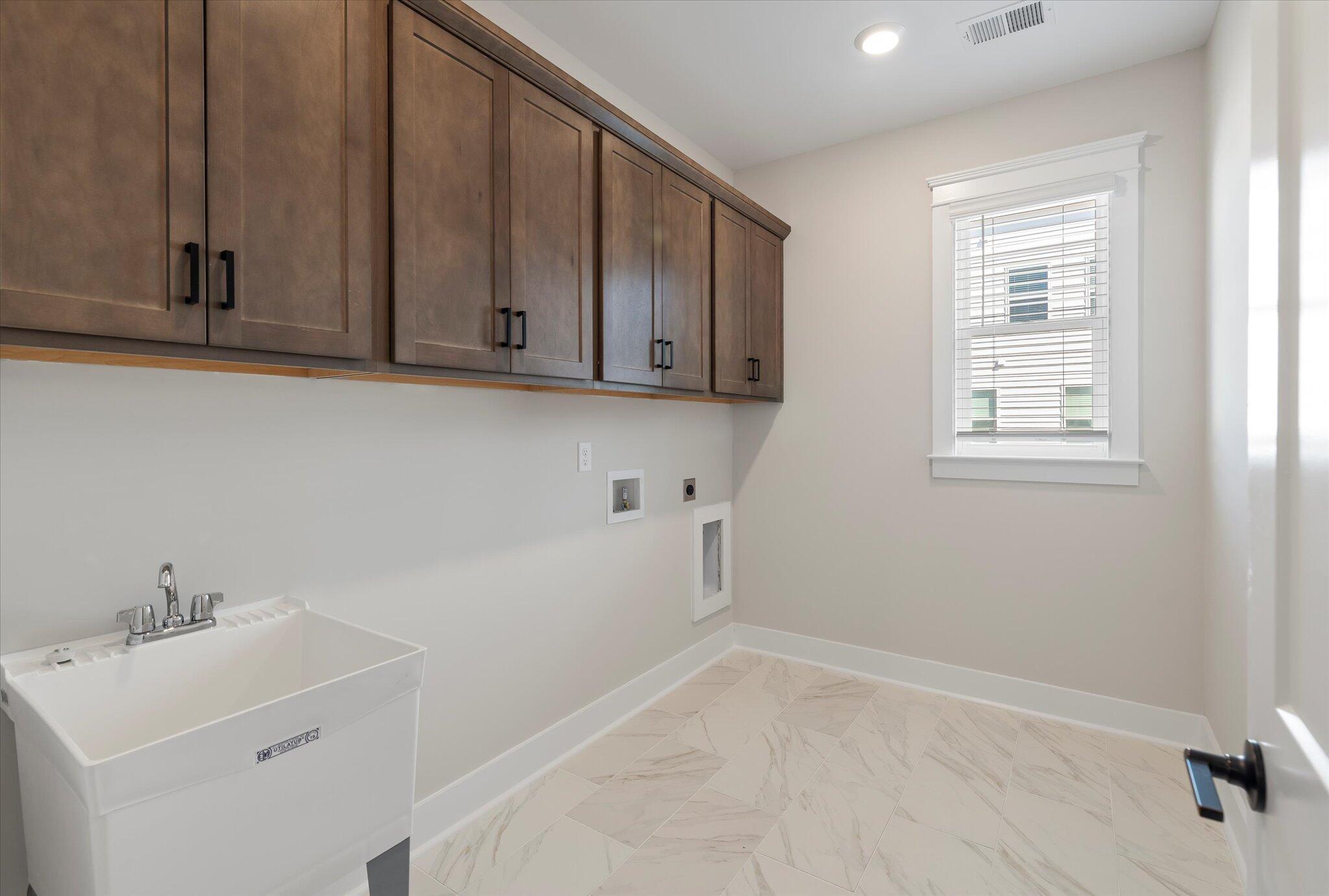 180 Huguenot Trail