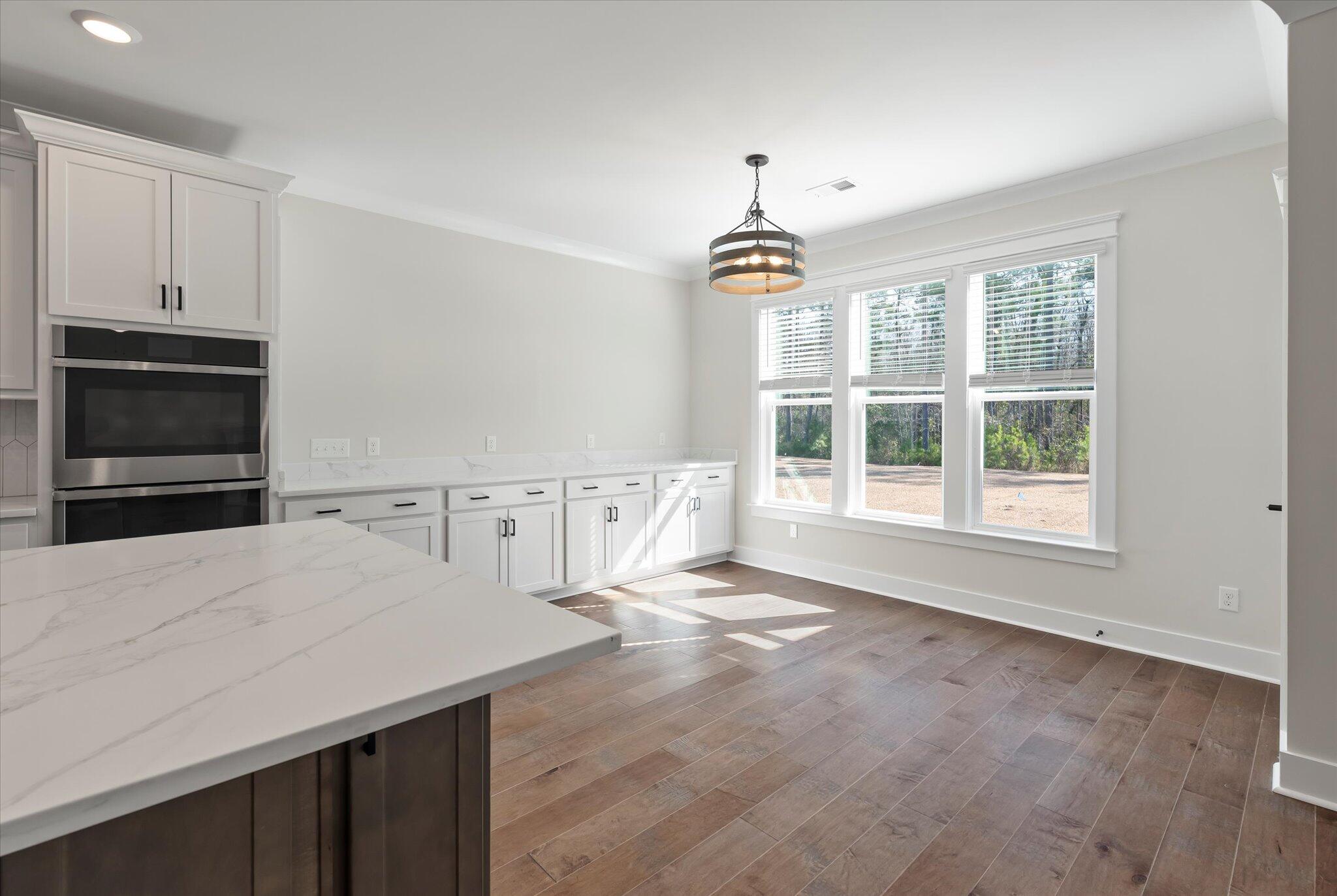 180 Huguenot Trail