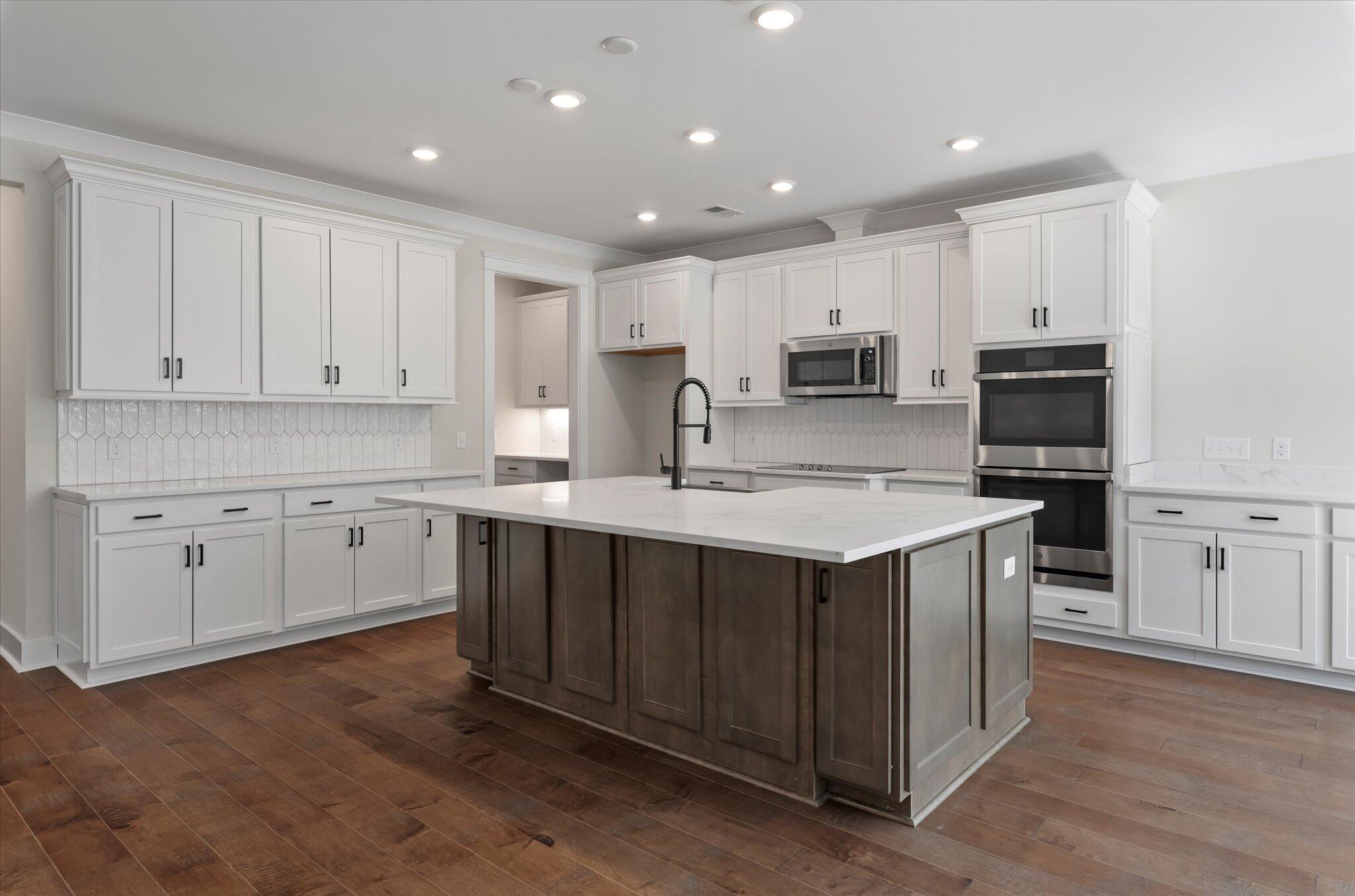 180 Huguenot Trail