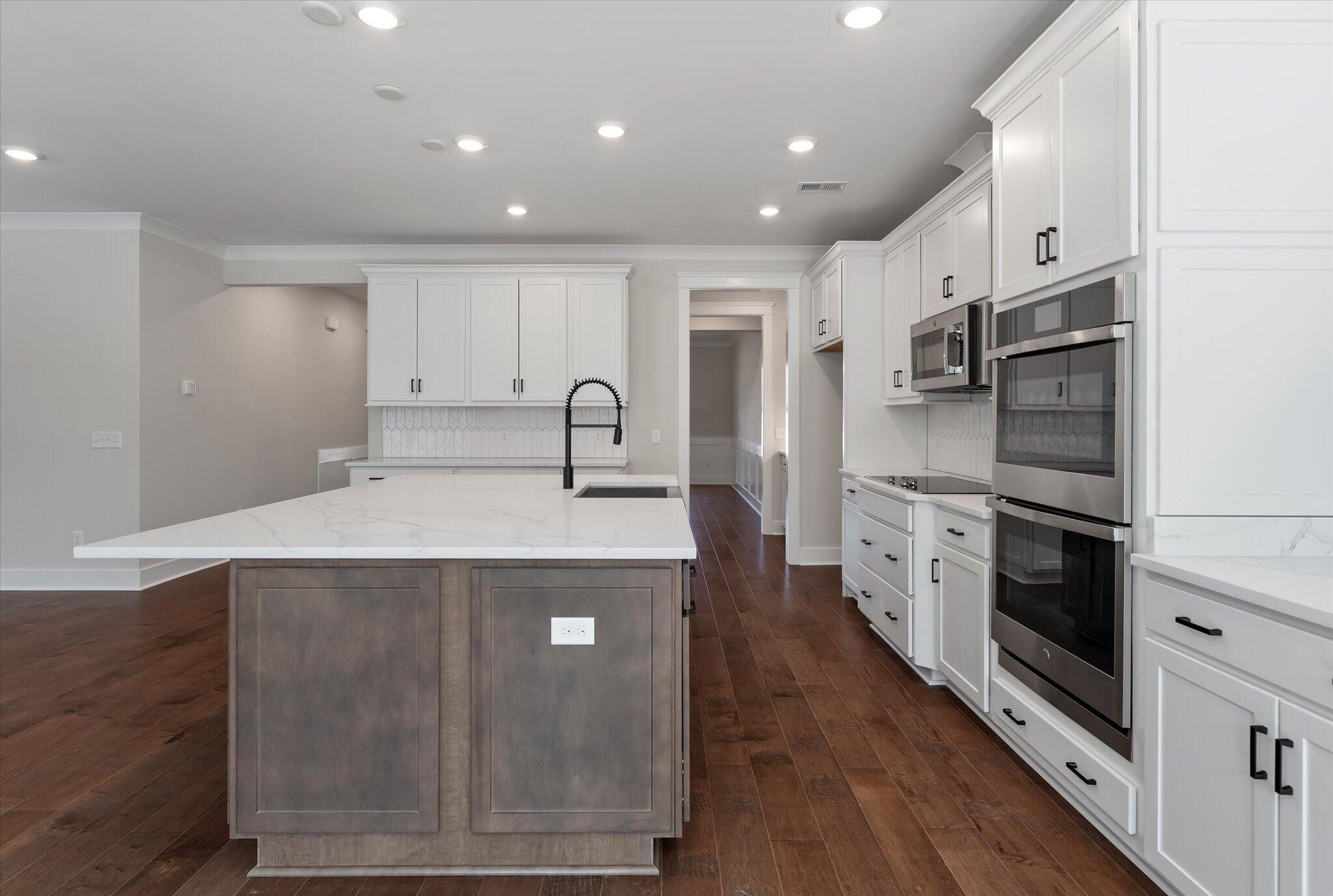 180 Huguenot Trail