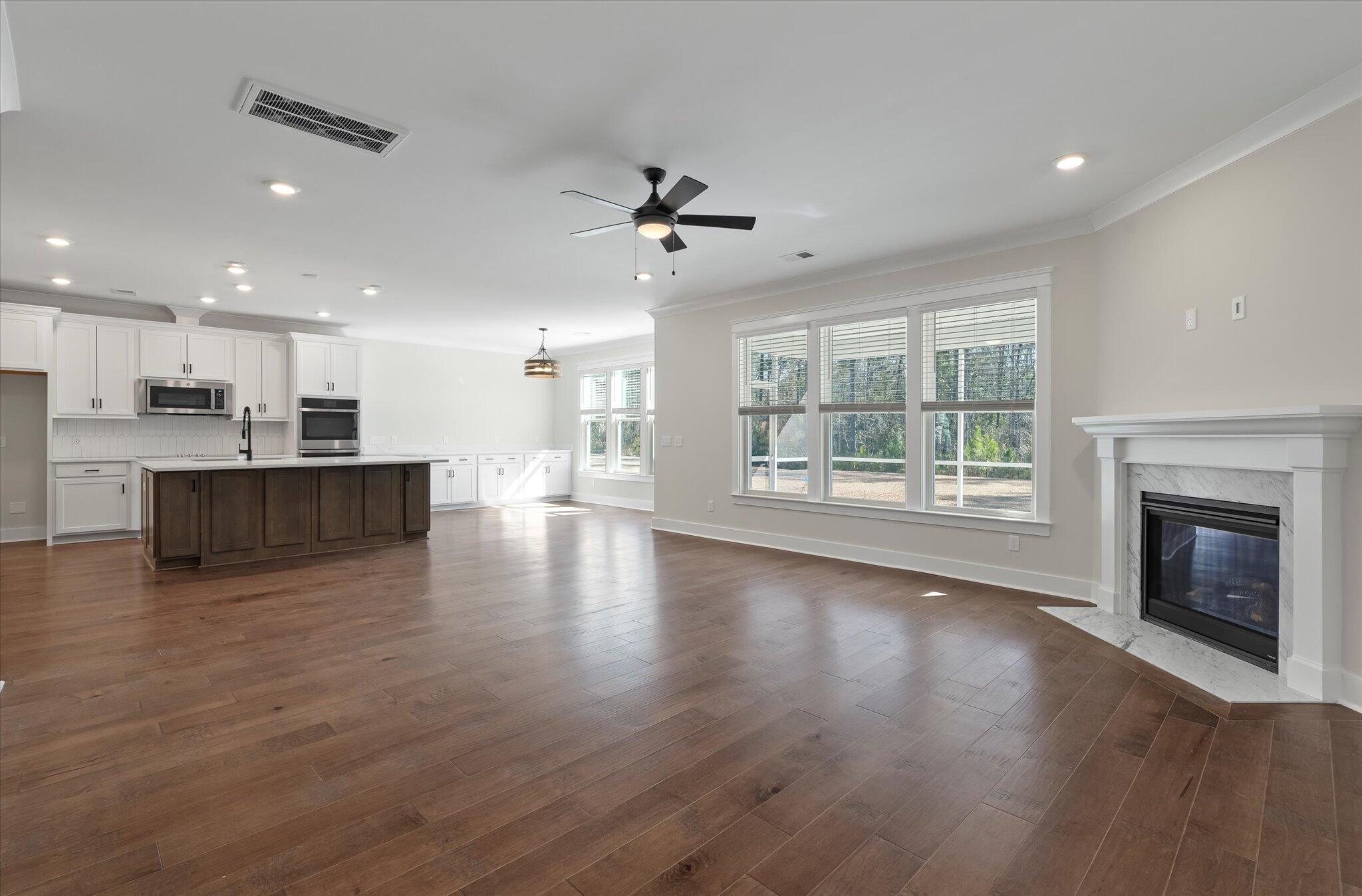 180 Huguenot Trail