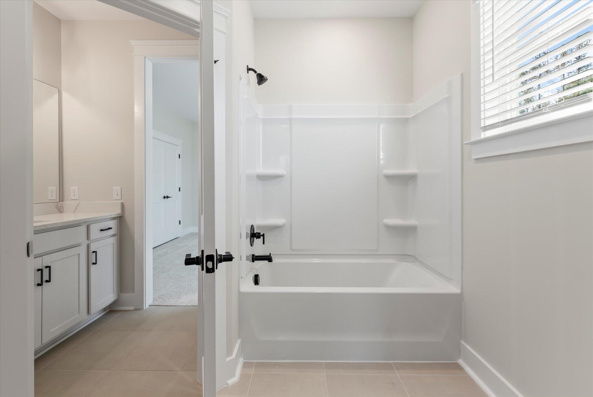 180 Huguenot Trail