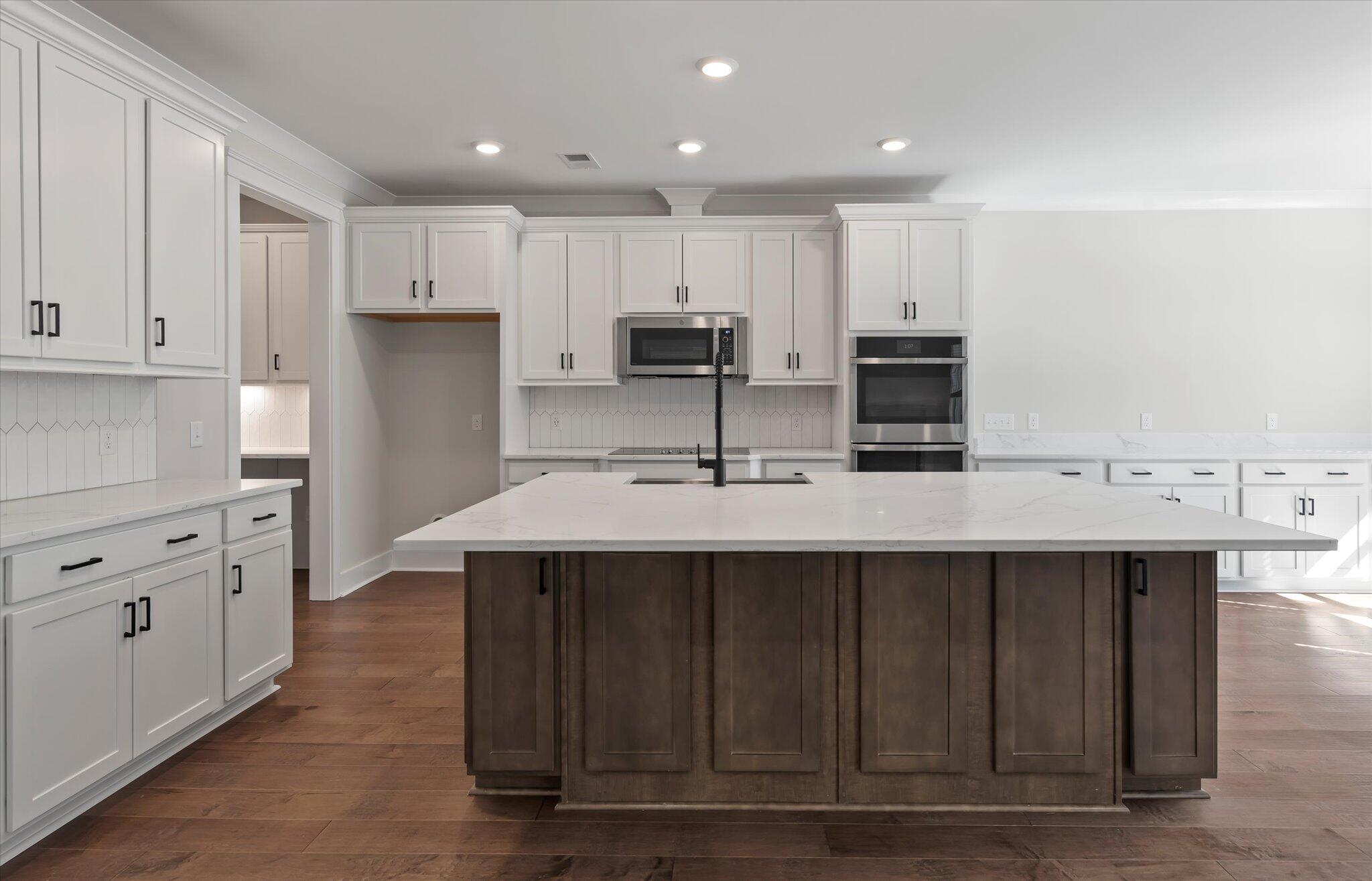 180 Huguenot Trail