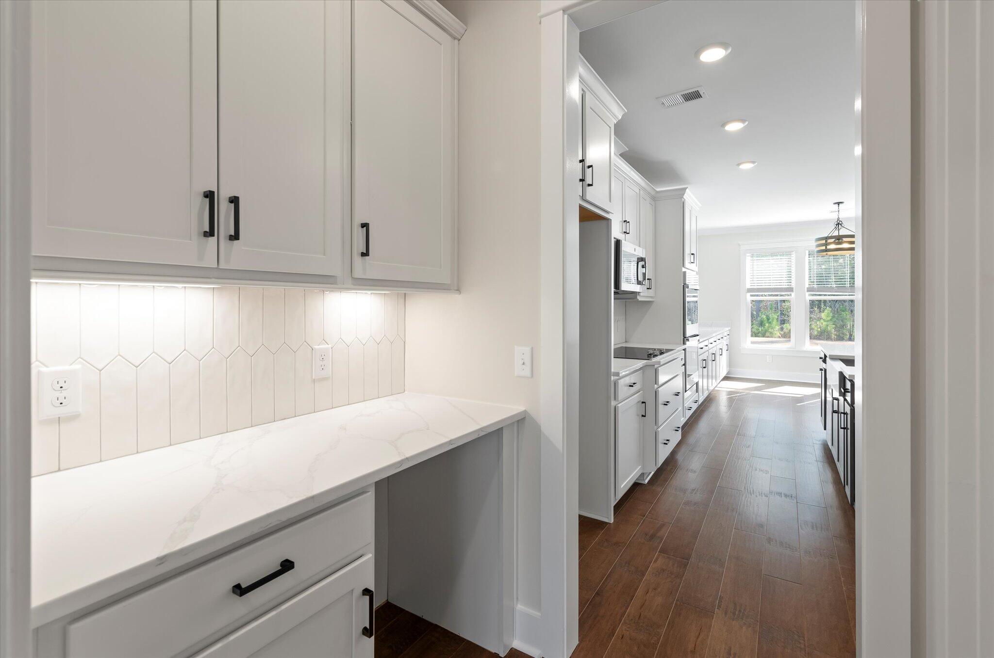 180 Huguenot Trail