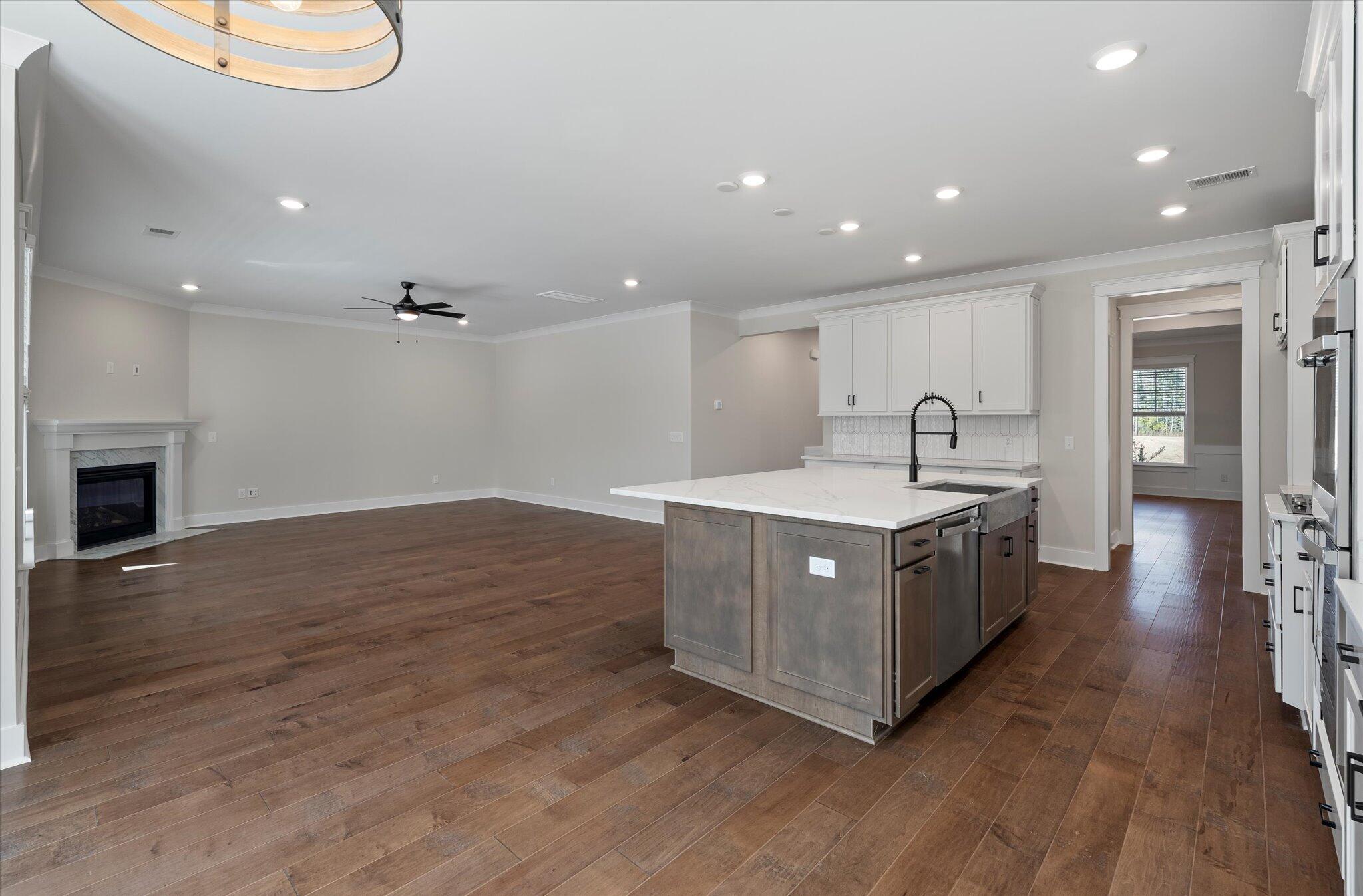 180 Huguenot Trail