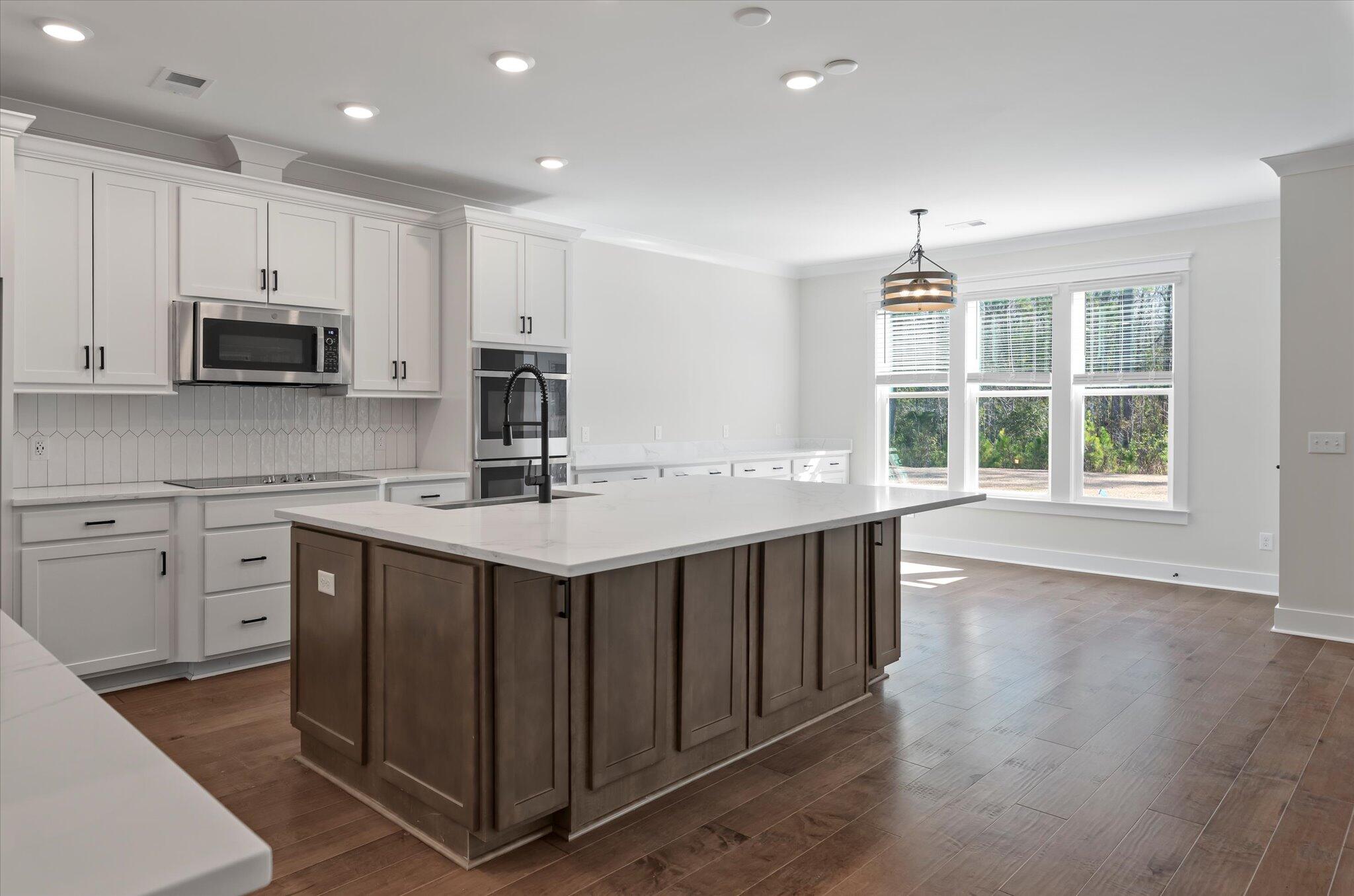 180 Huguenot Trail