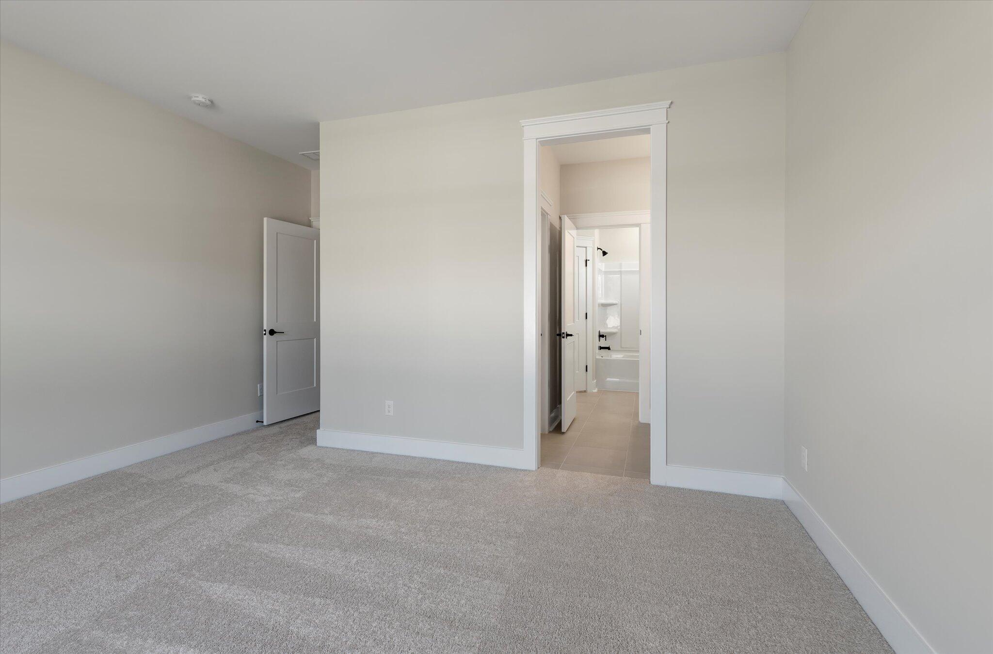 180 Huguenot Trail