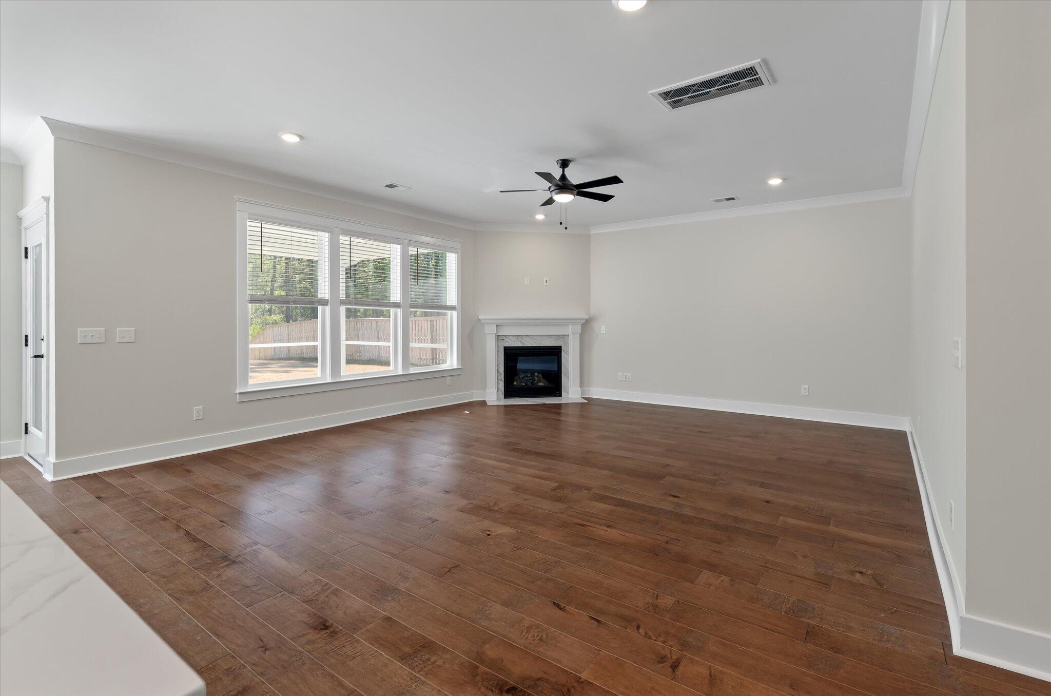 180 Huguenot Trail
