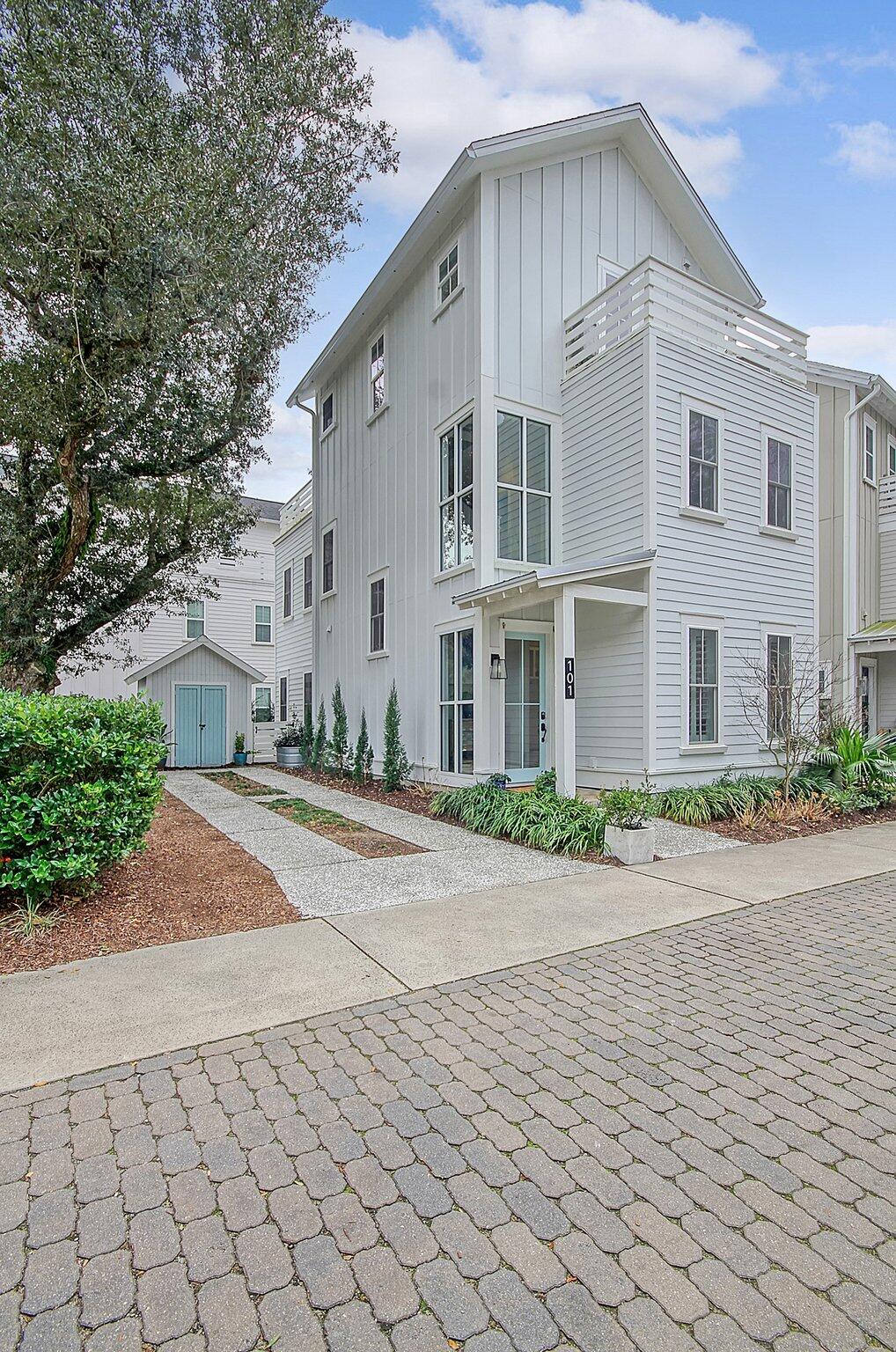 101 Bratton Circle