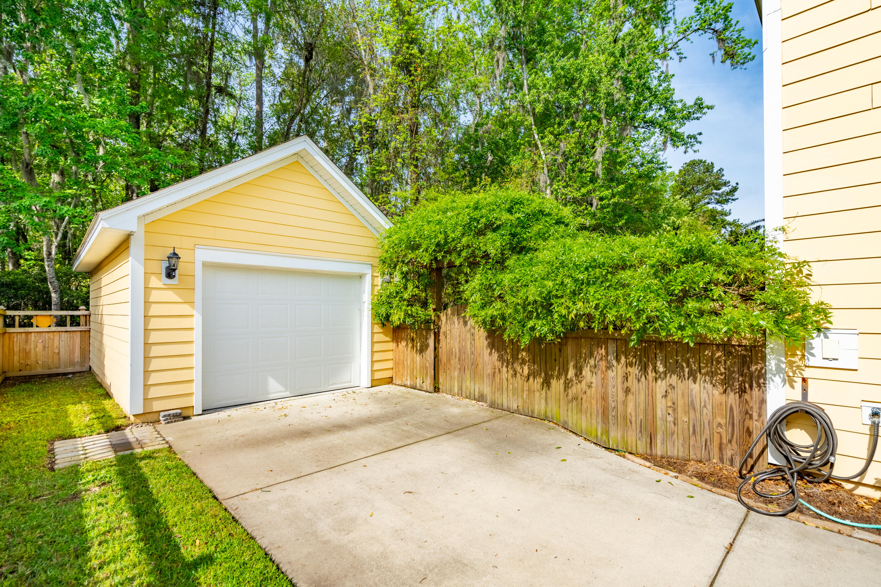 1641 Sparkleberry Lane