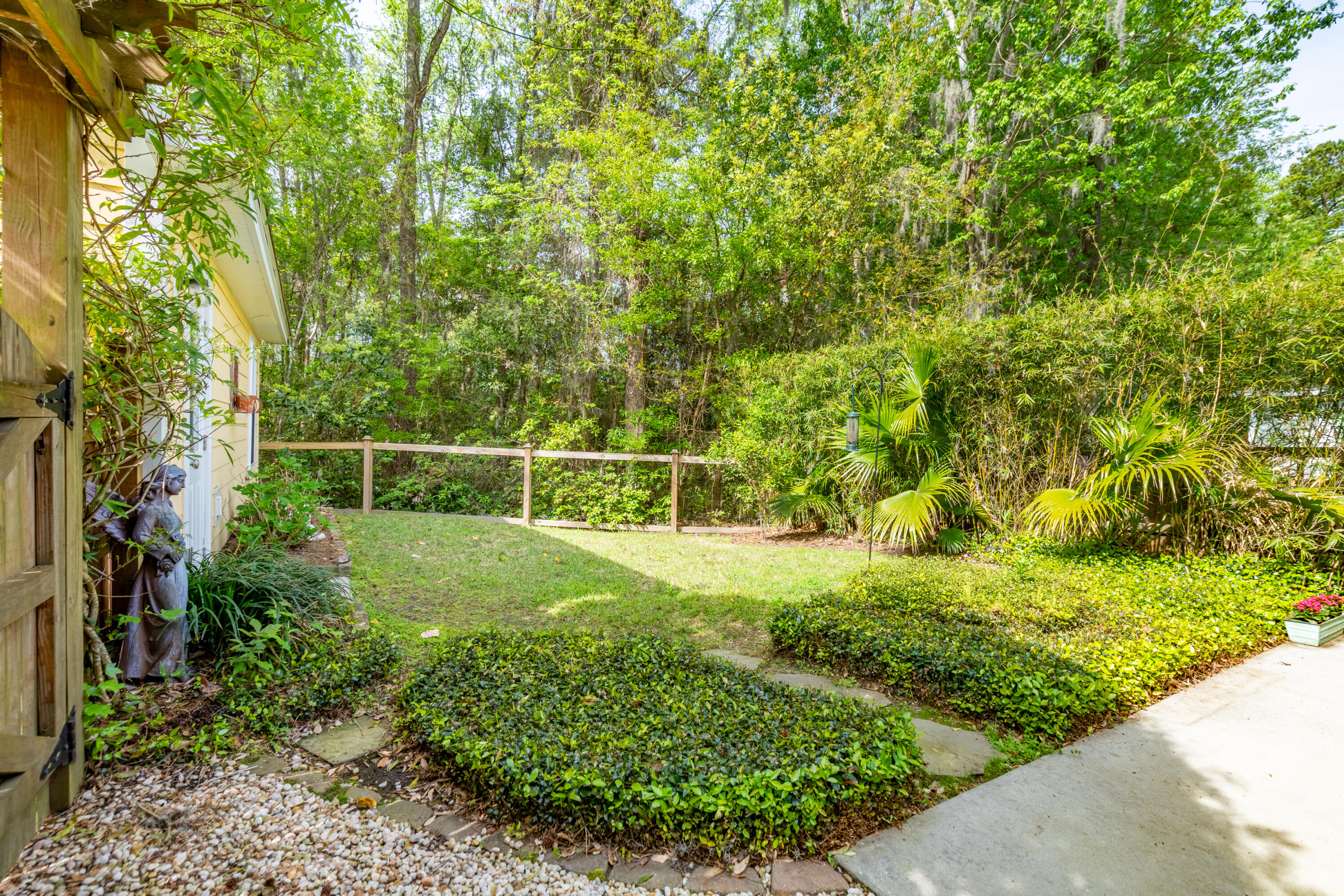 1641 Sparkleberry Lane