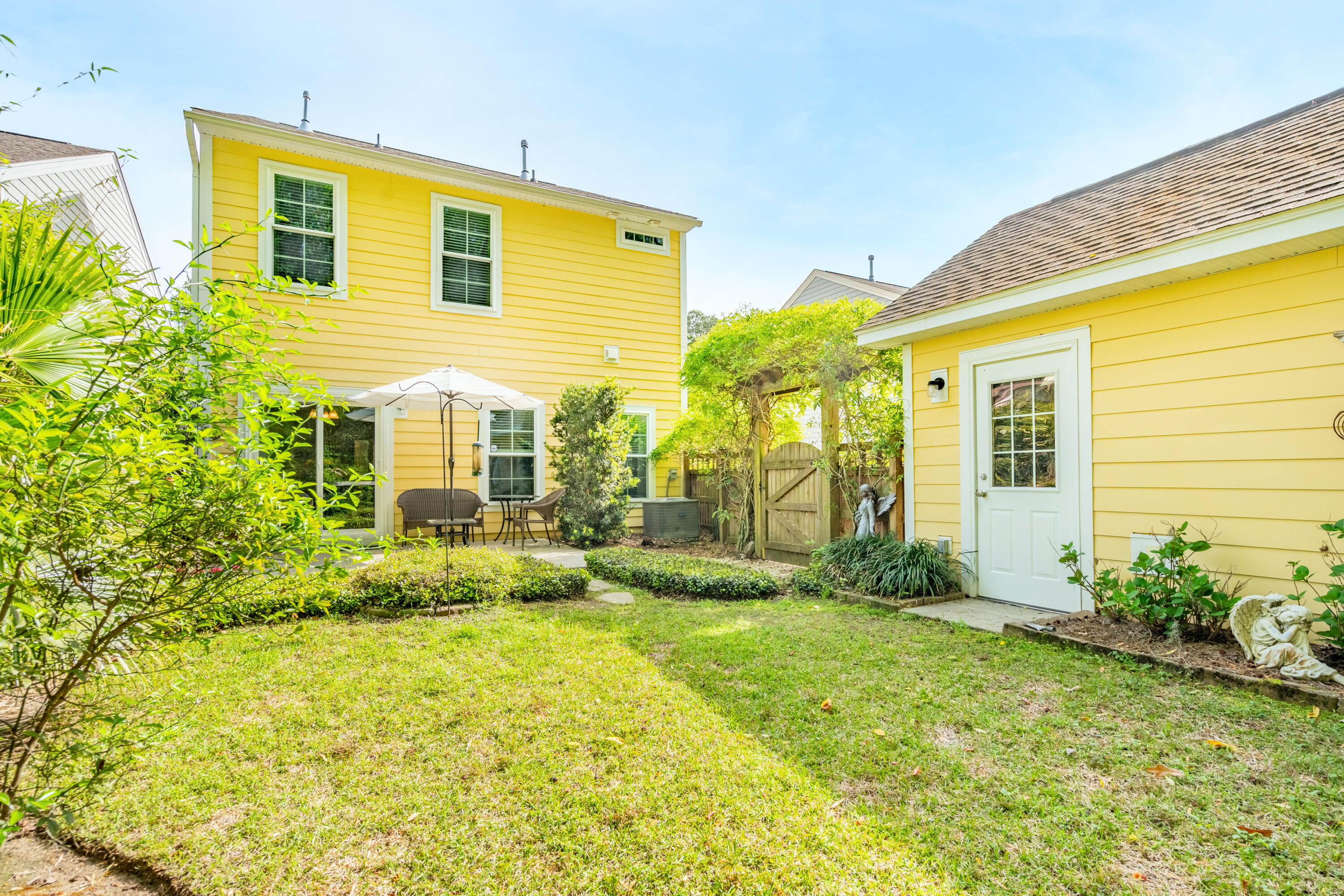 1641 Sparkleberry Lane