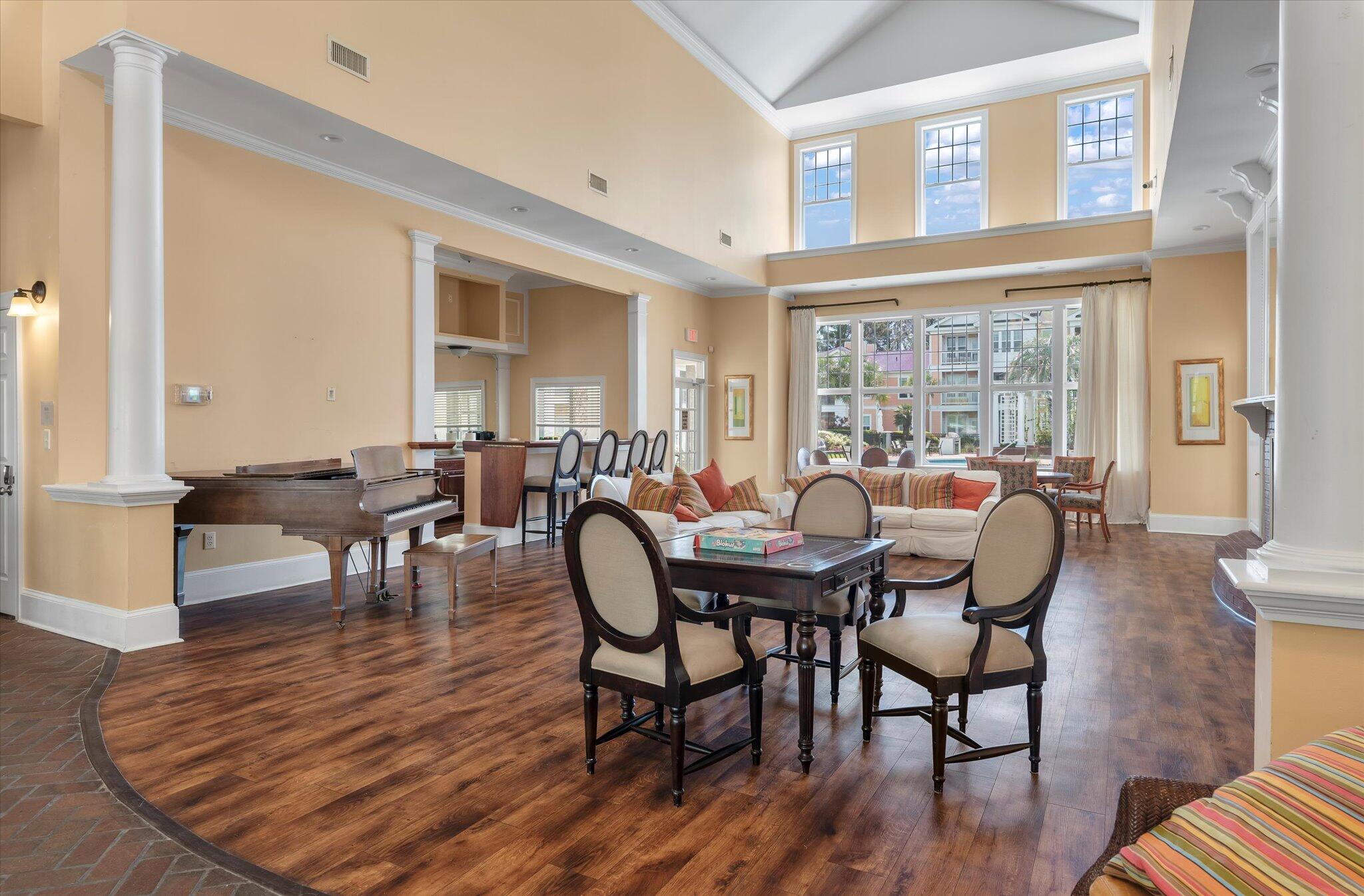 2424 Chatelain Way