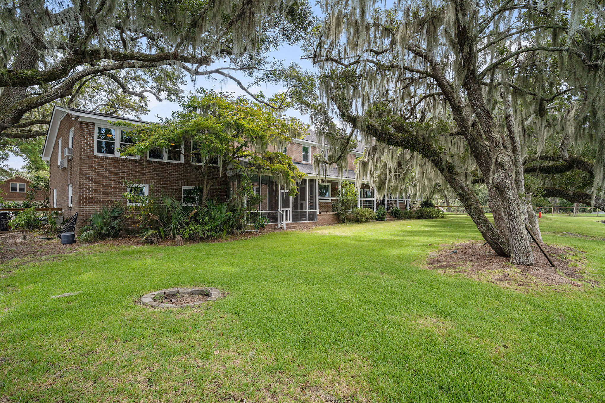 670 Libbys Point