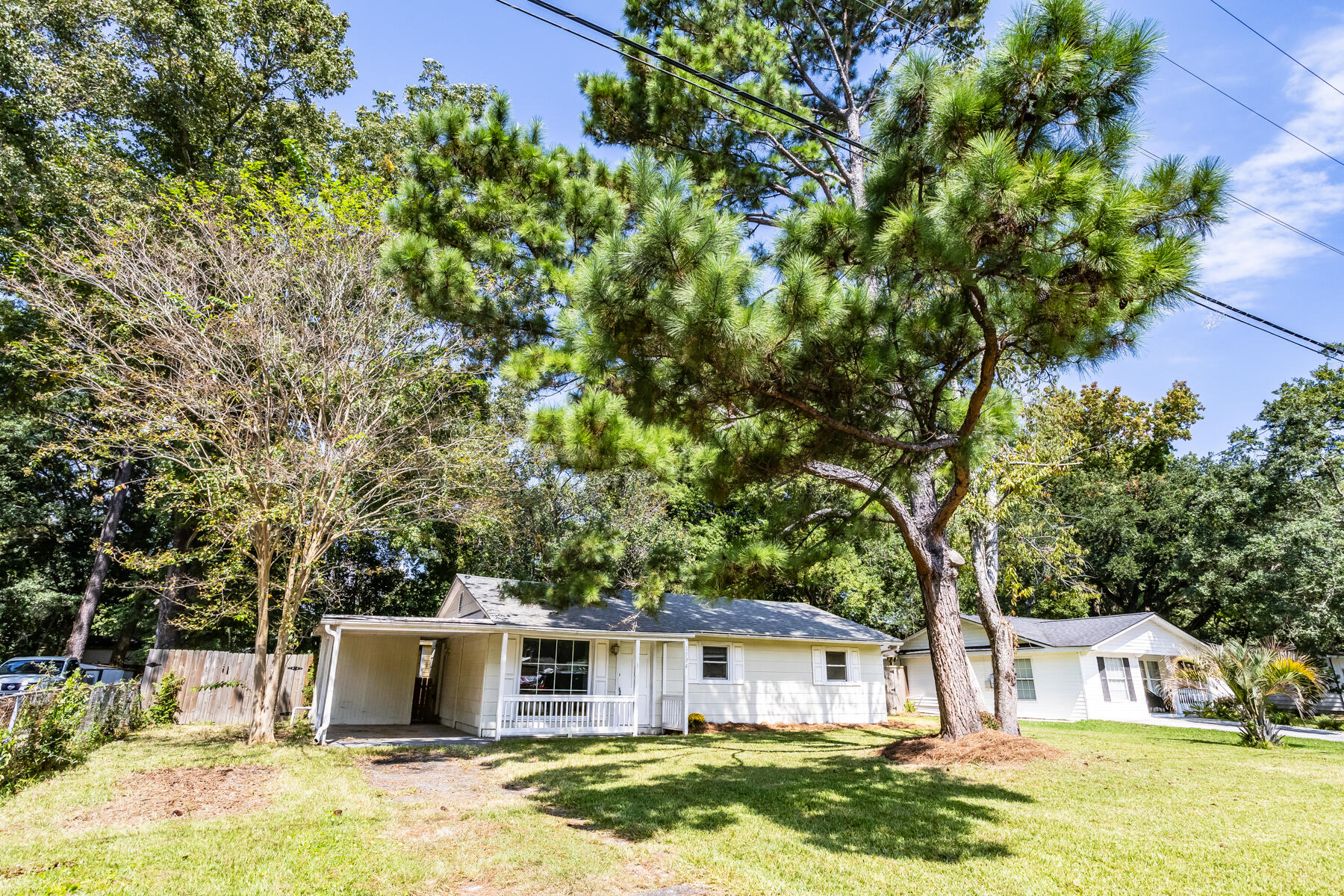 1534 W Robinhood Drive