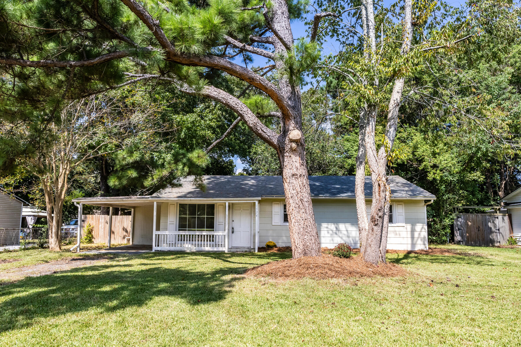 1534 W Robinhood Drive