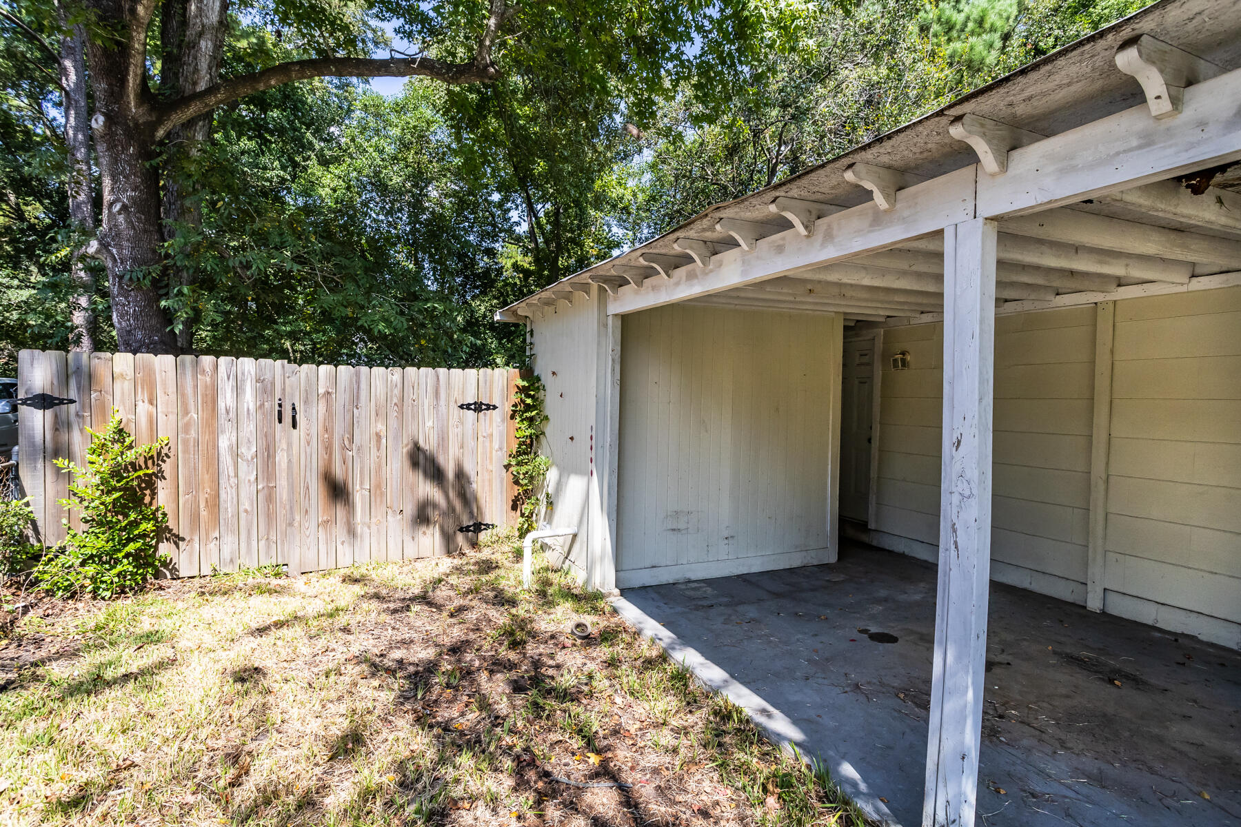1534 W Robinhood Drive
