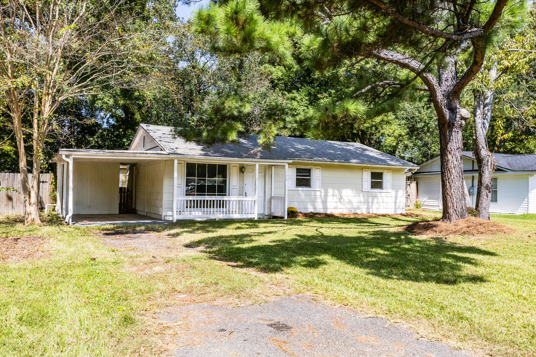 1534 W Robinhood Drive