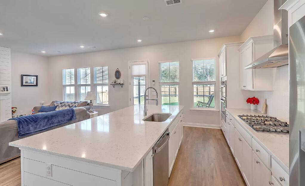 2818 Pinelog Lane