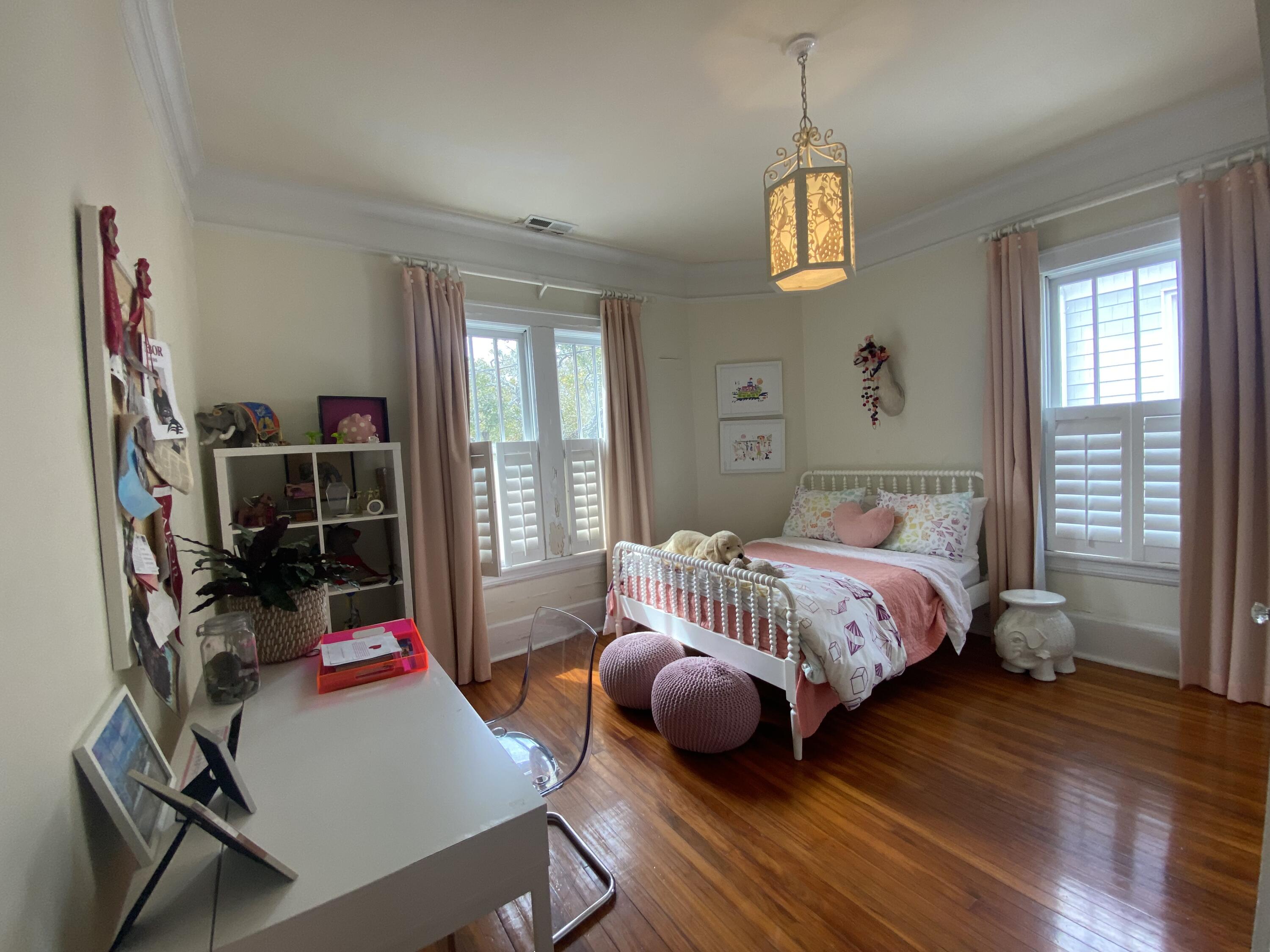 52 Parkwood Avenue