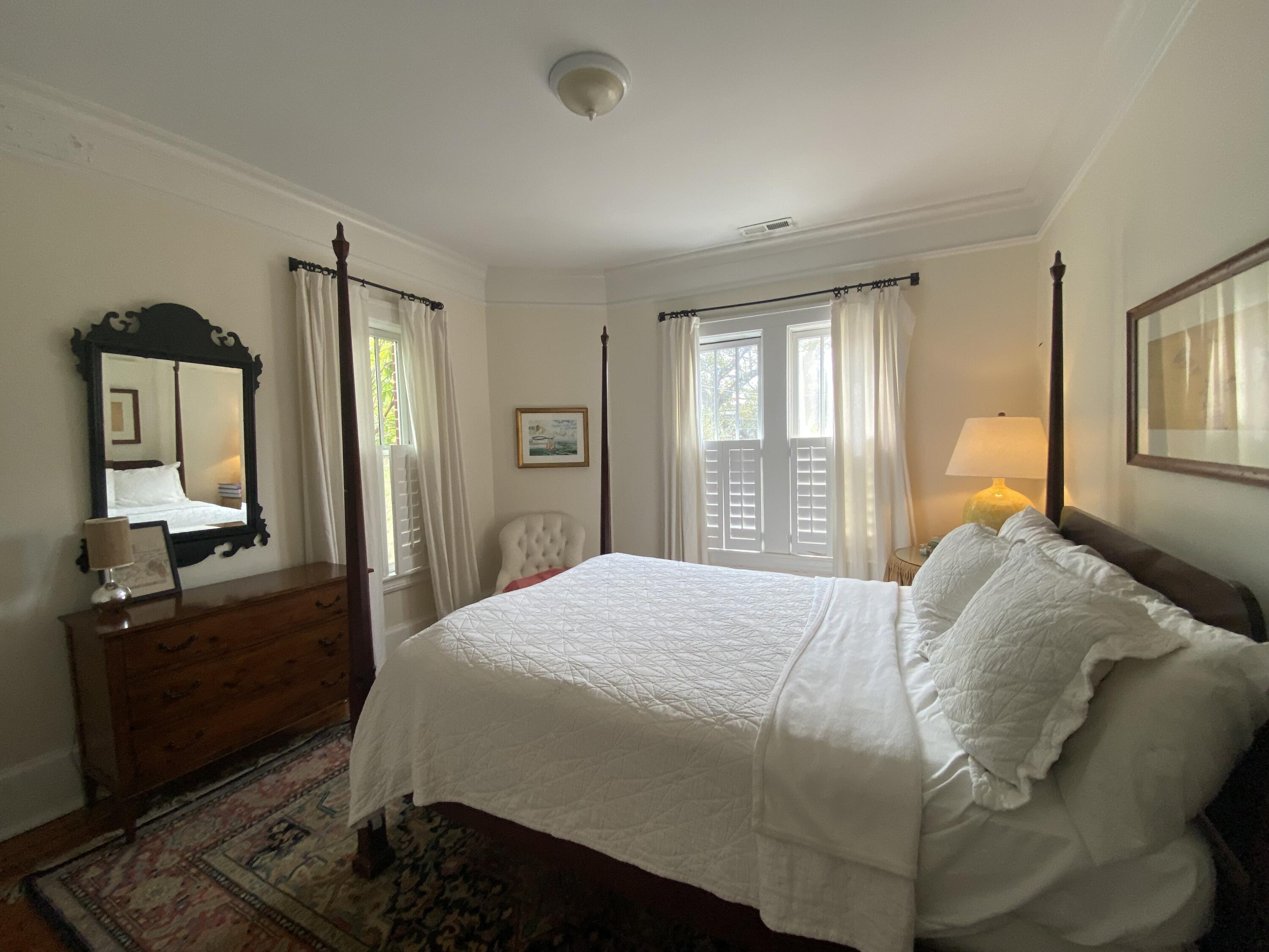 52 Parkwood Avenue