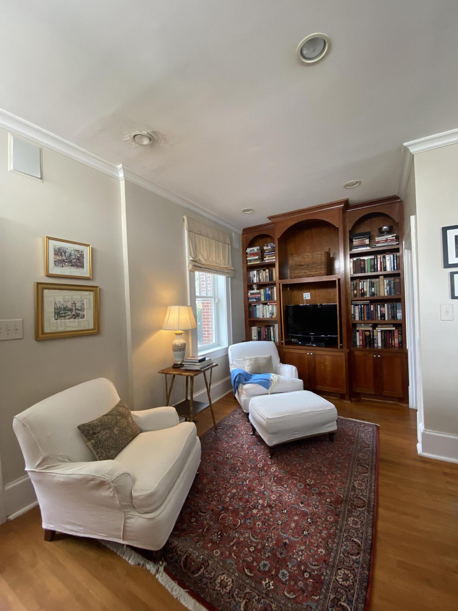52 Parkwood Avenue