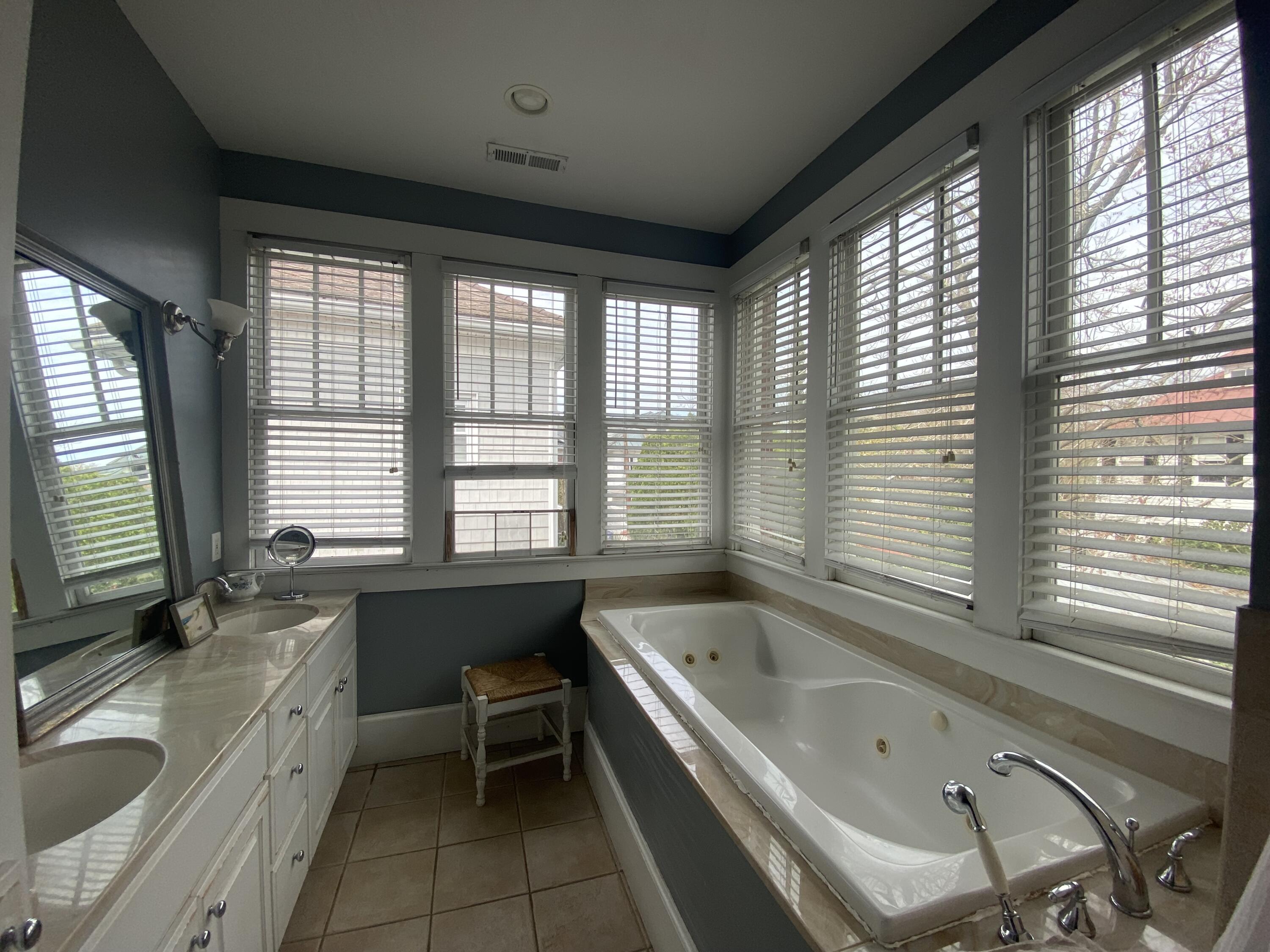 52 Parkwood Avenue