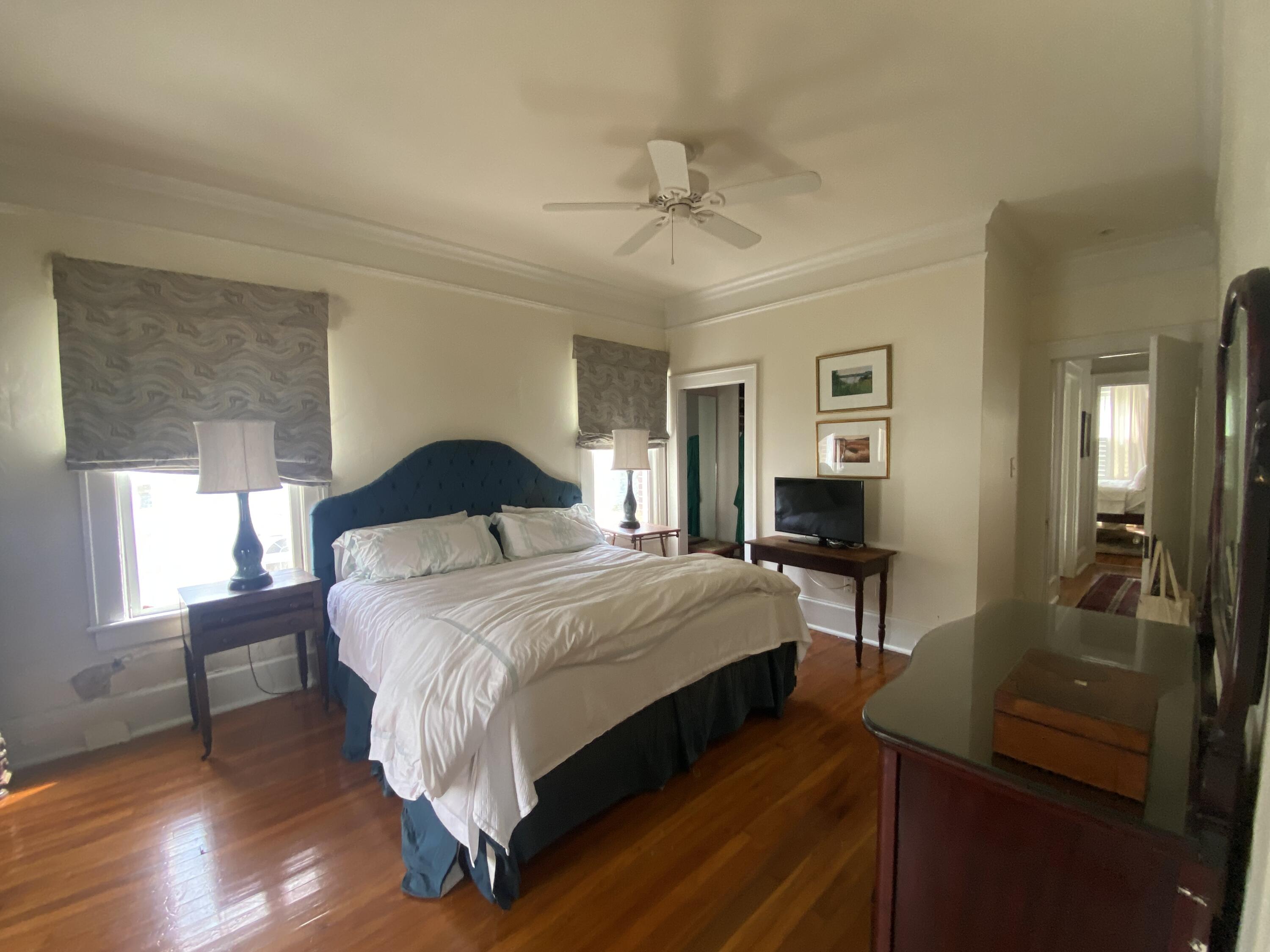 52 Parkwood Avenue