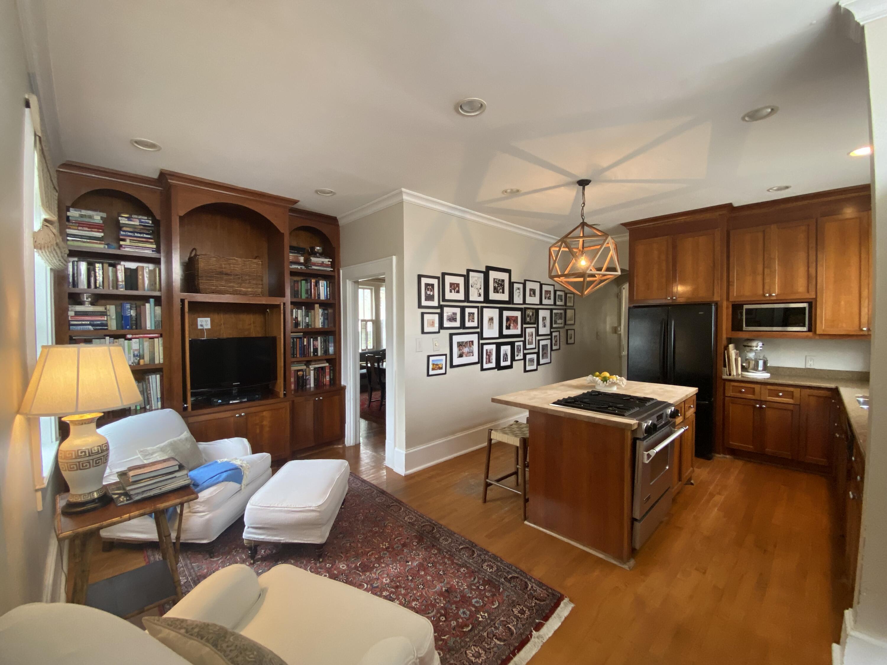 52 Parkwood Avenue