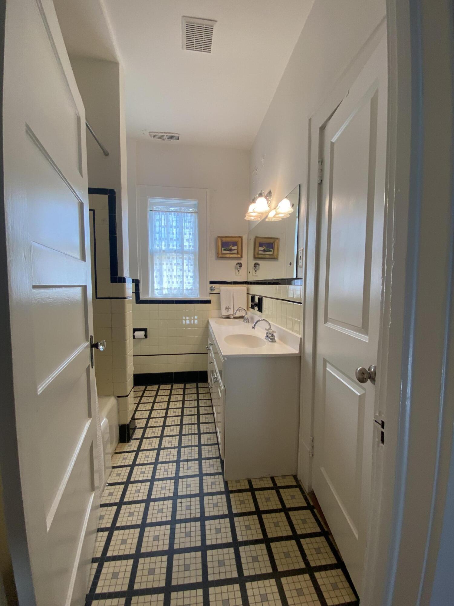 52 Parkwood Avenue