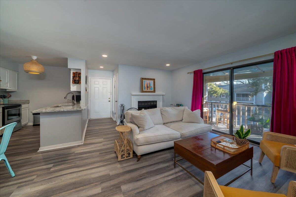1054 Anna Knapp Boulevard # 4e