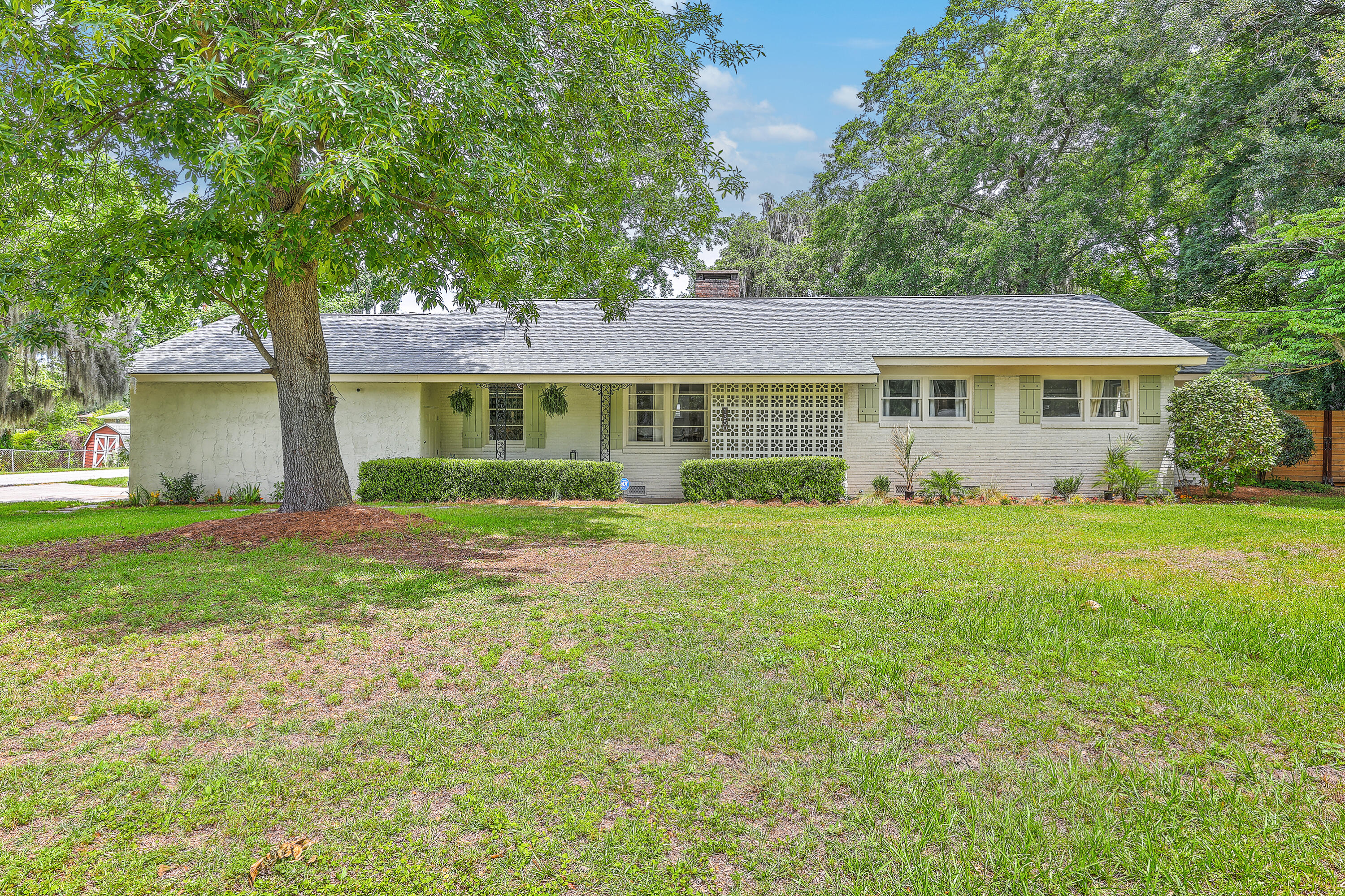 1350 Mosstree Road
