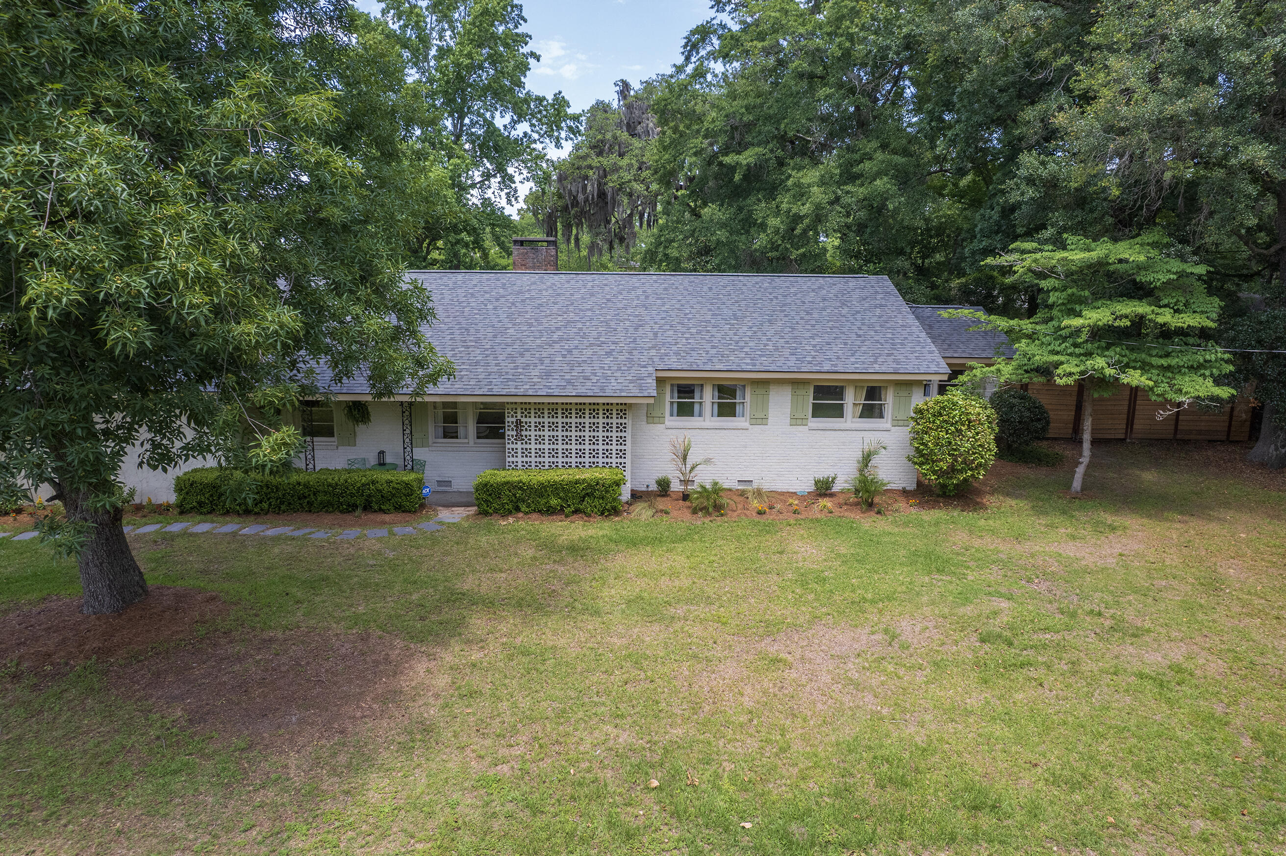 1350 Mosstree Road