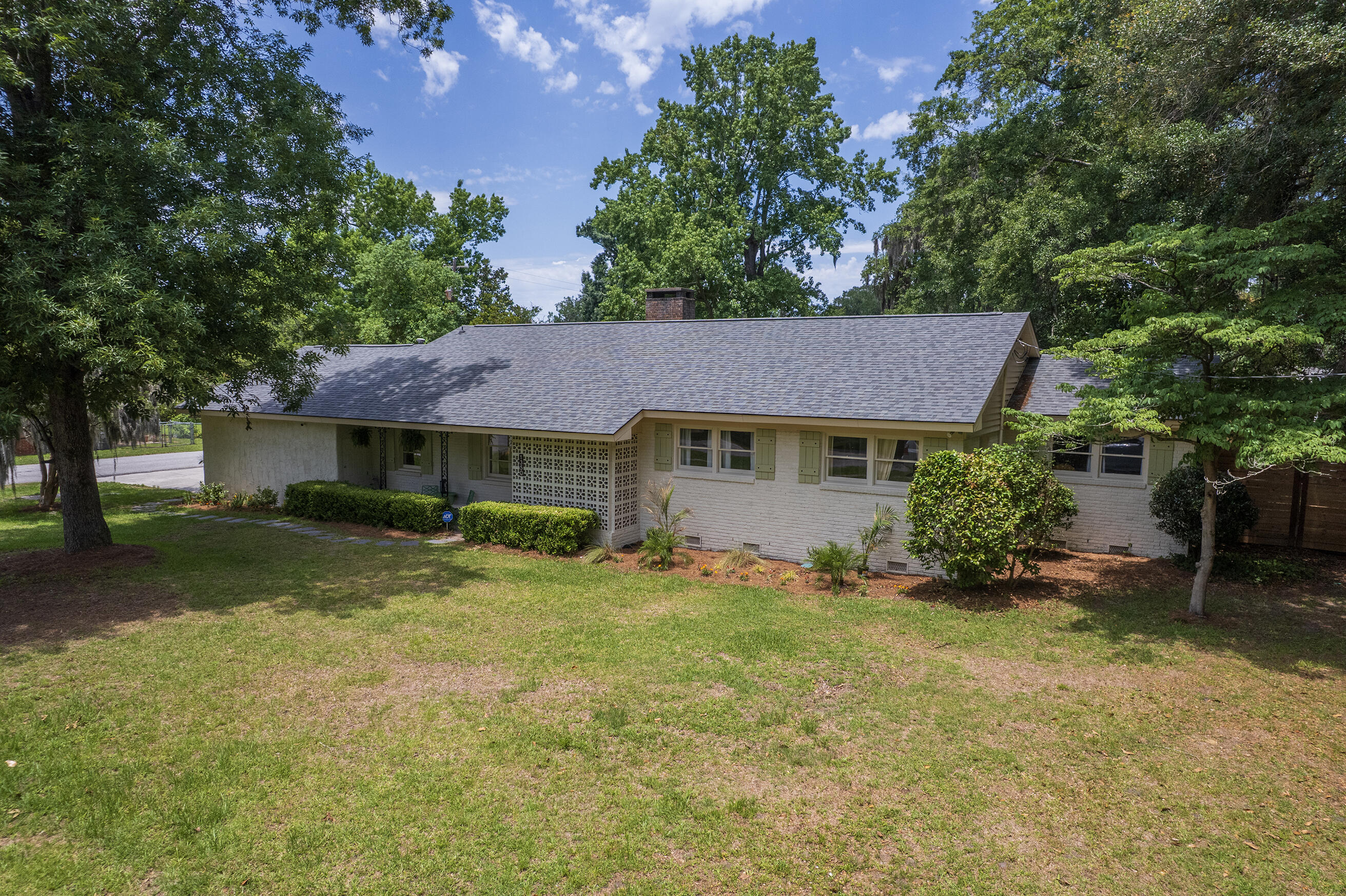 1350 Mosstree Road