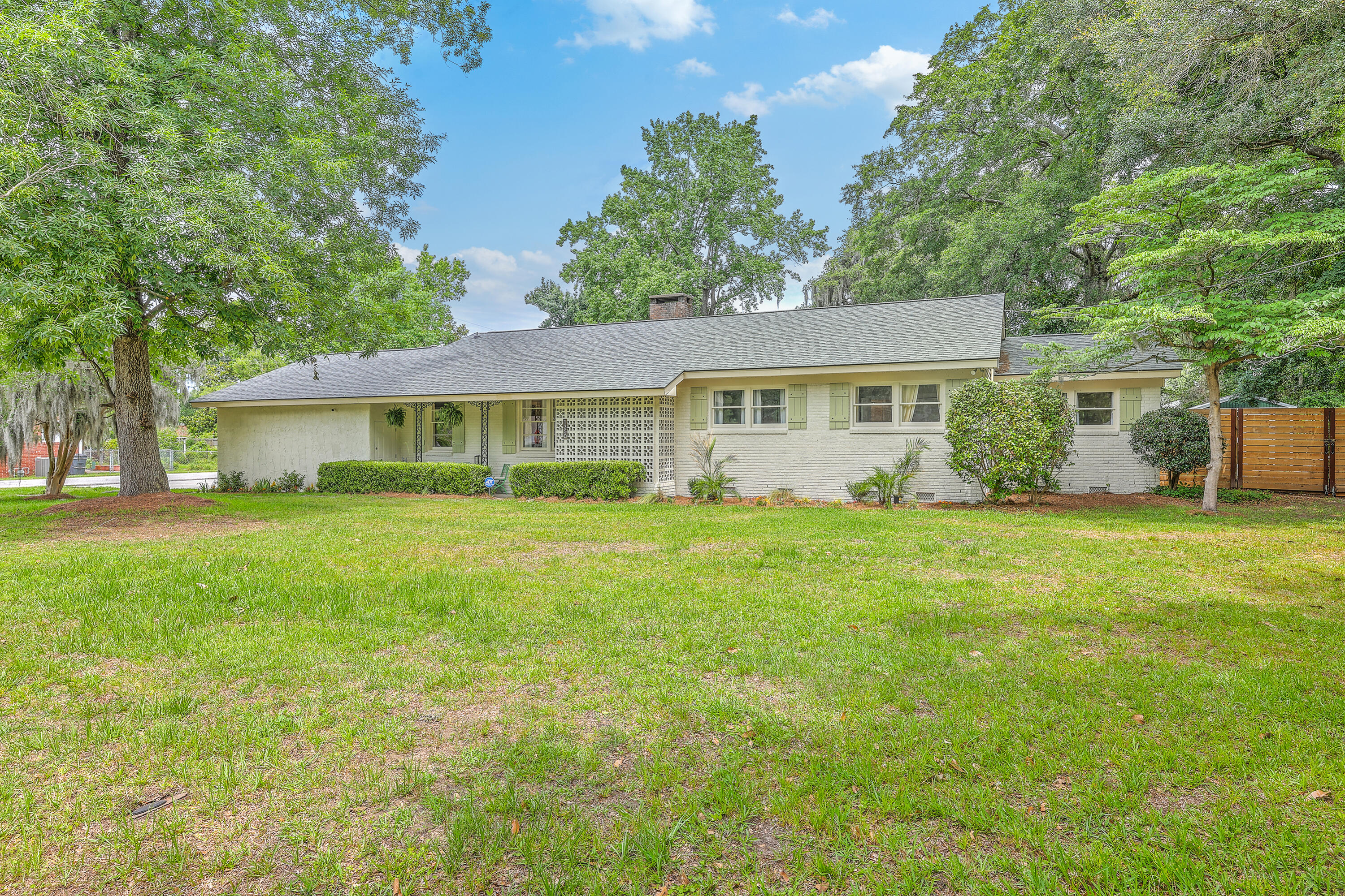 1350 Mosstree Road
