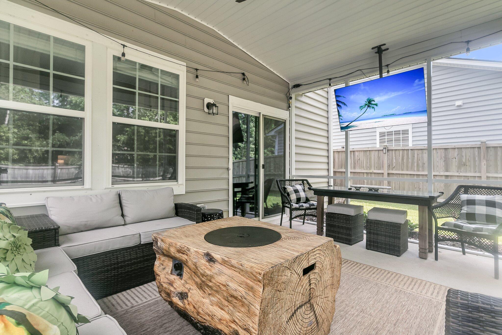 9829 English Elm Street