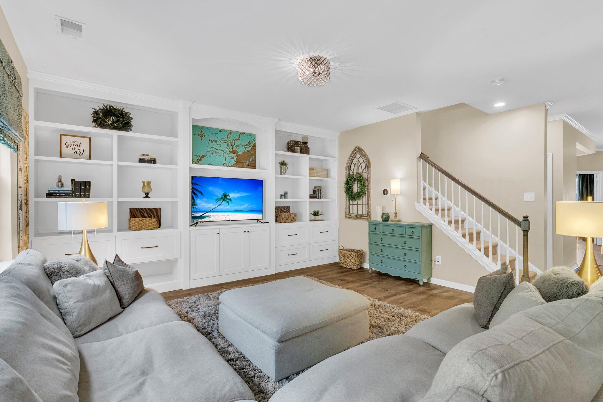 9829 English Elm Street
